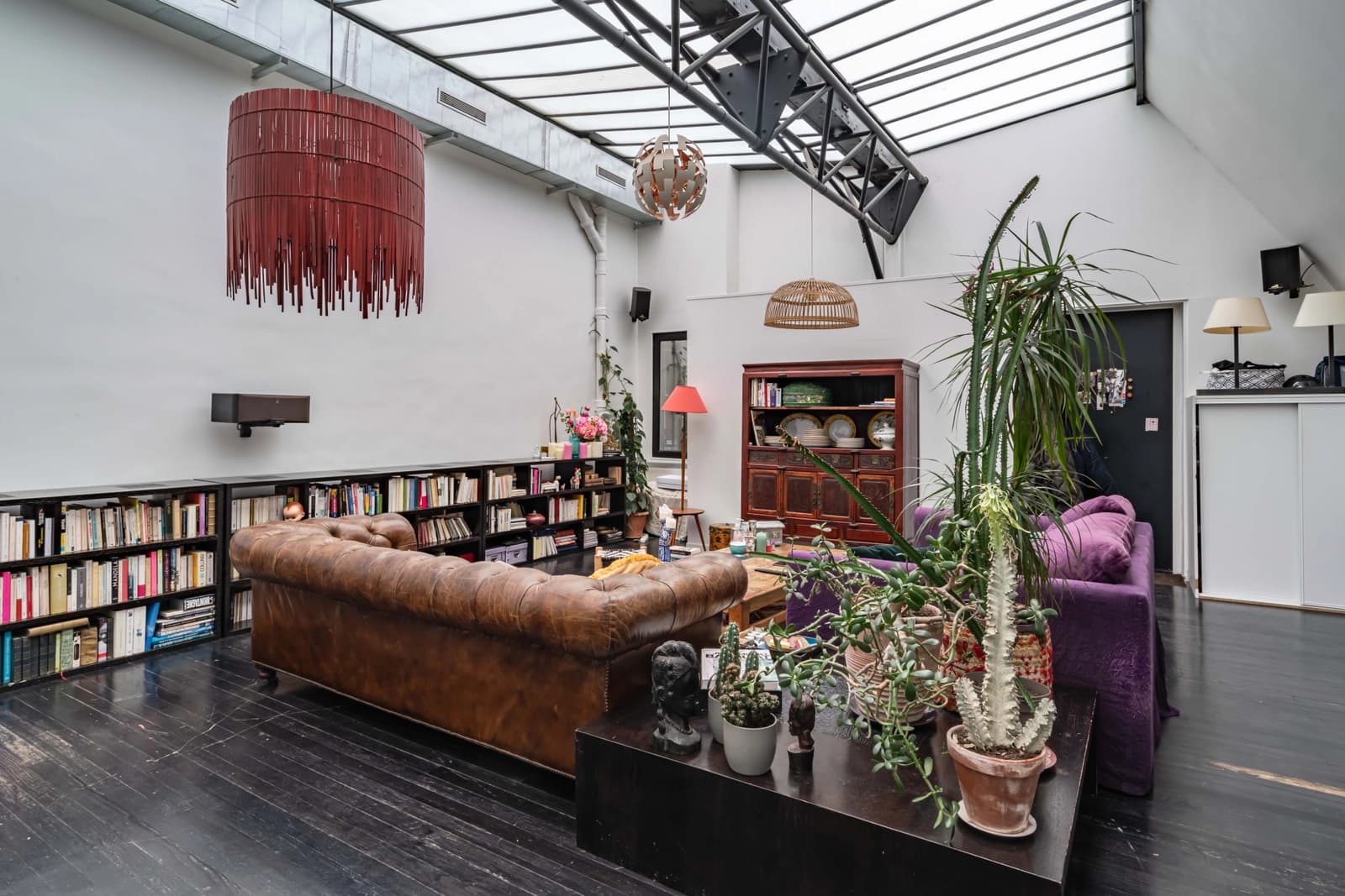 Living room in Loft in the heart of Montmartre in a wooded courtyard - 1
