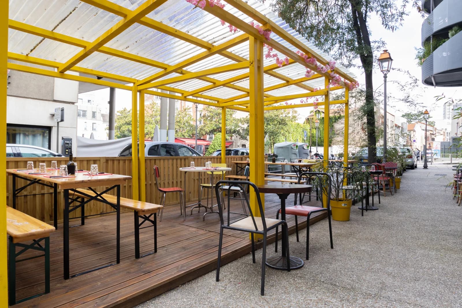 Salle de réunion dans Lieu polyvalent: resto, concert, galerie à l'esprit bohème - 1