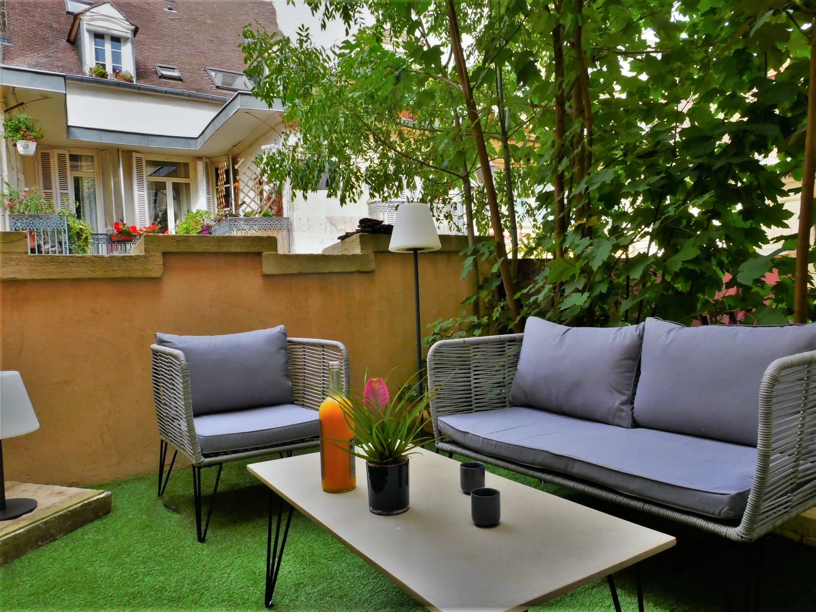 Living room in Large atypical apartment in the heart of Dijon - 1