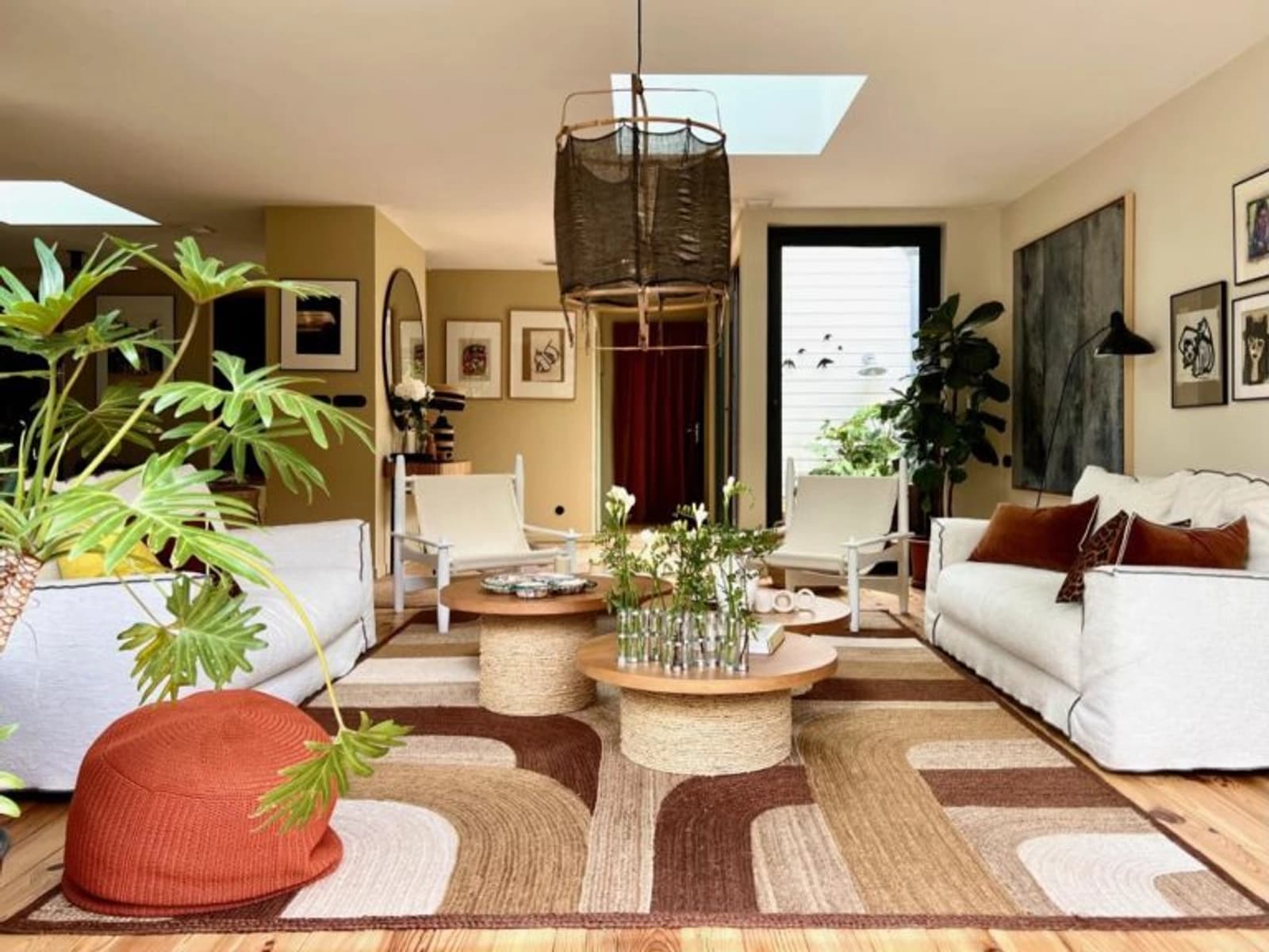 Salon dans Demeure de charme avec son patio et sa piscine privée - 1