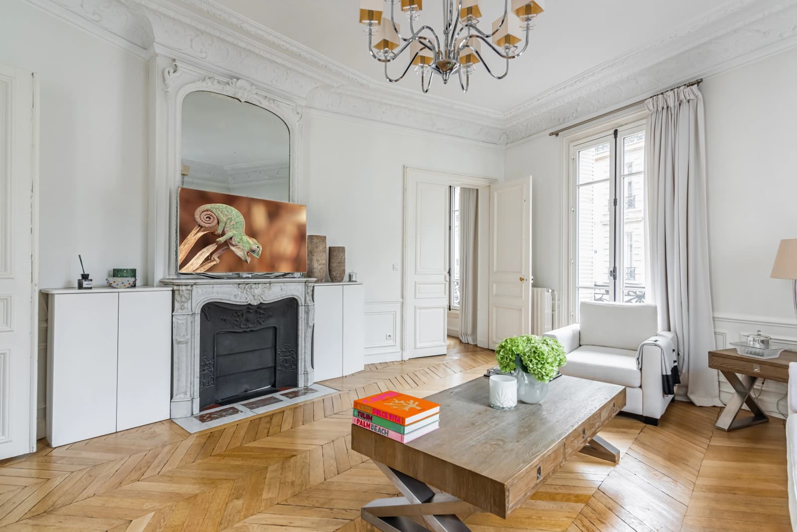 Salle de réunion dans Appartement haussmannien, le cachet parisien par excellence - 1