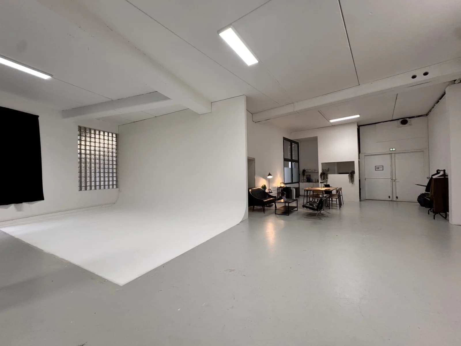Space Studio 200m2 in the 11th arrondissement - 2
