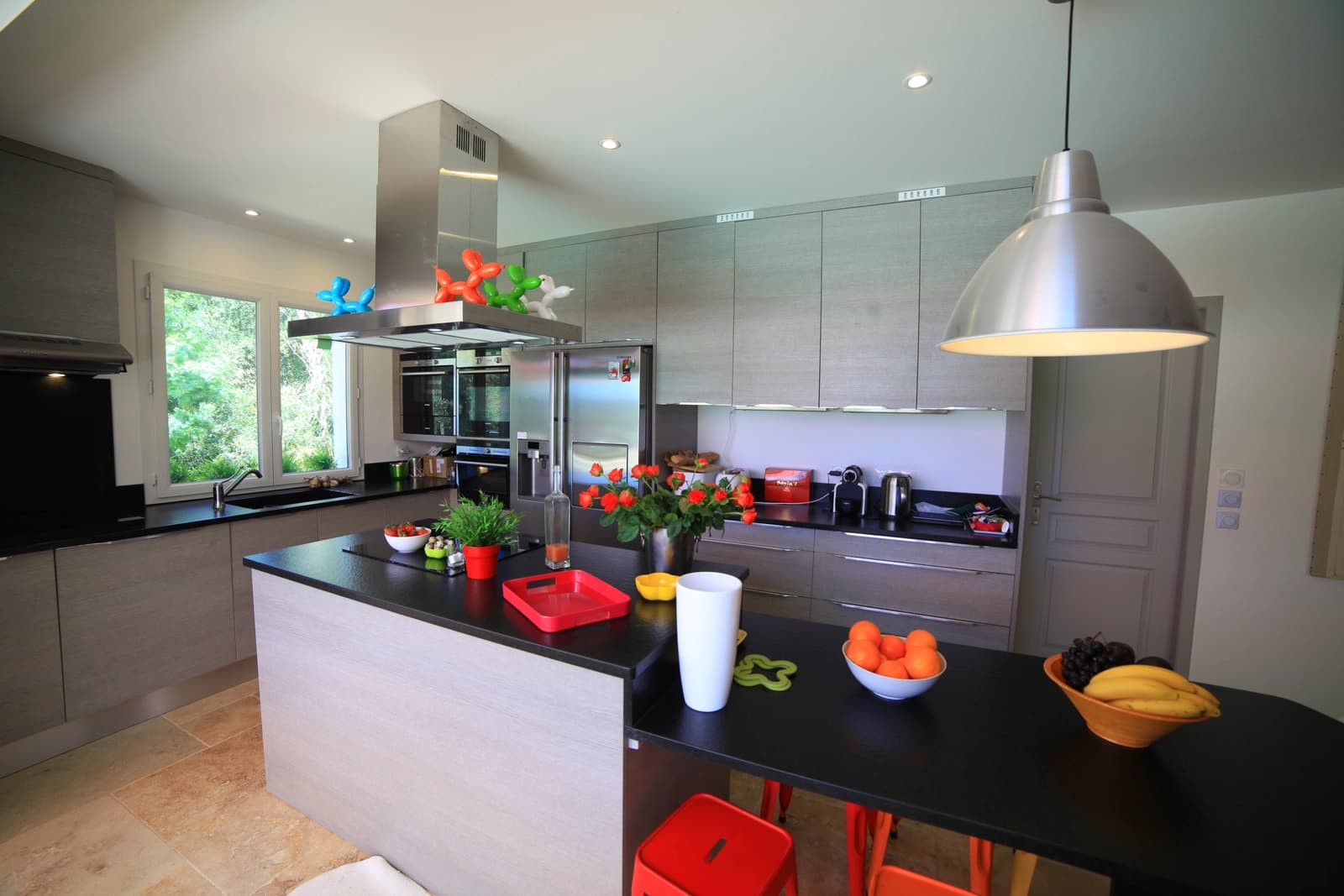 Cuisine dans Provence: villa design spacieuse et lumineuse - 1
