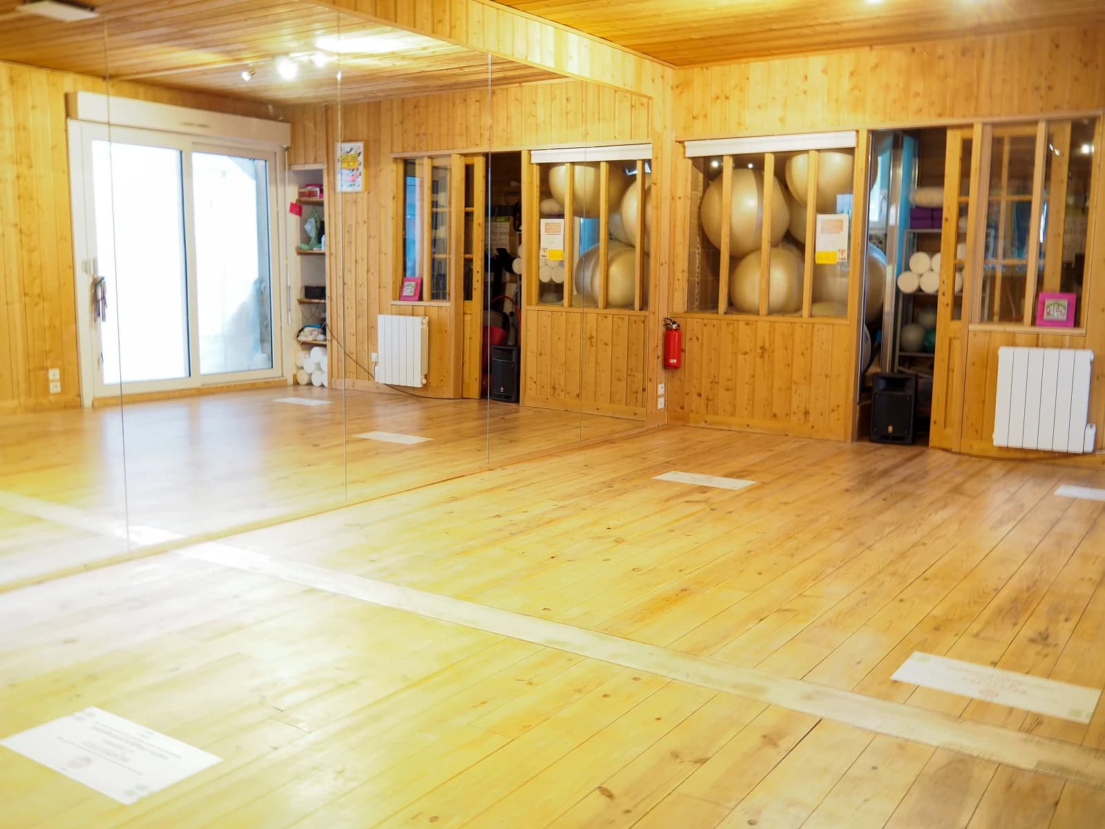 Meeting room in La cabane des sources - 1