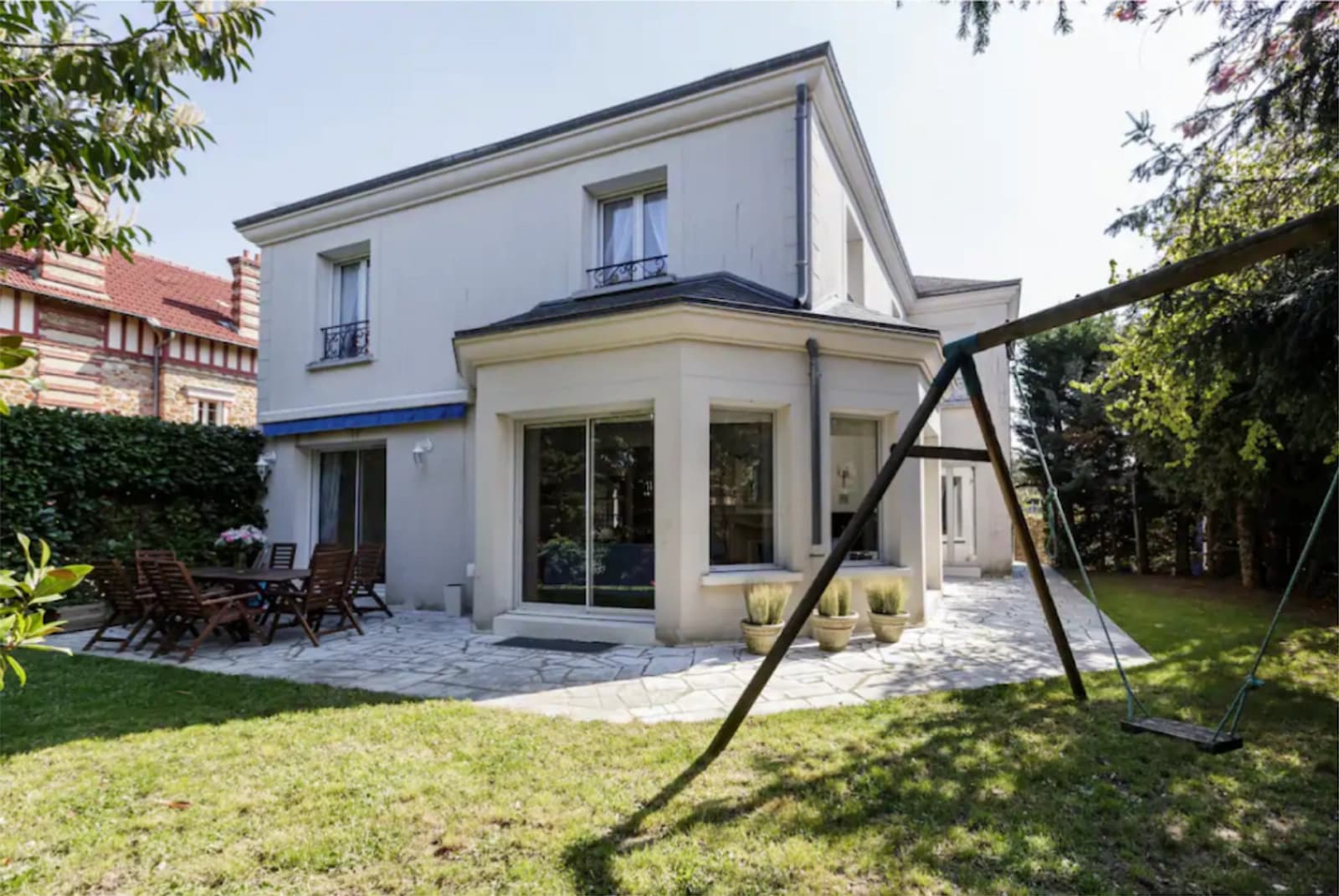 Salle de réunion dans Villa spacieuse de 270m², un lieu de vie d'exception - 1