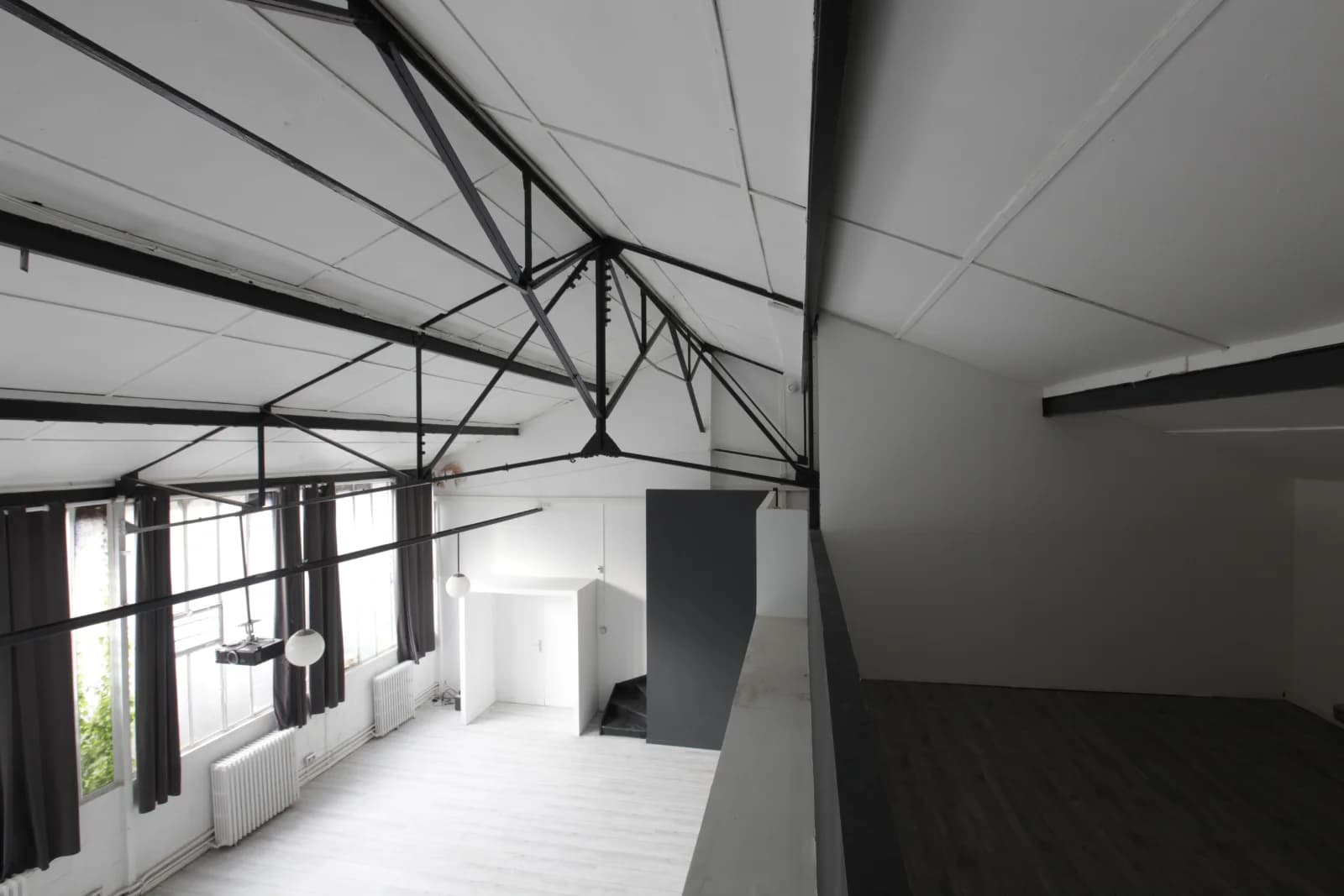 Living room in Industrial artist's studio in the heart of Montreuil - 1