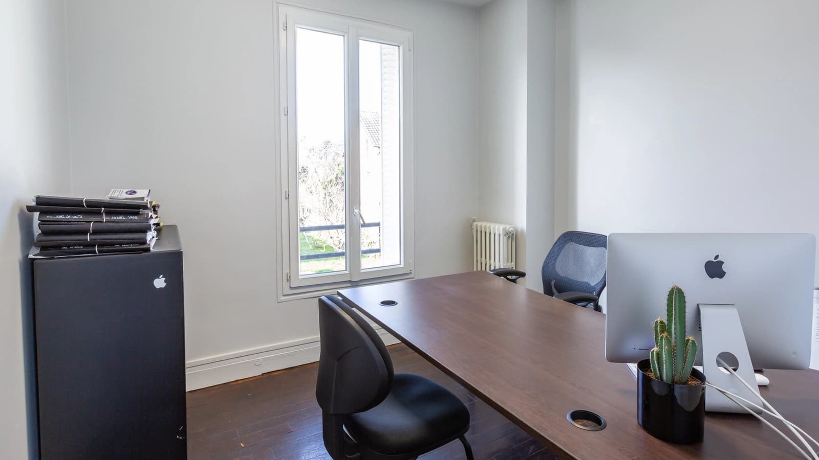 Salon dans Demeure avec jardin et parking, grand espace polyvalent - 1