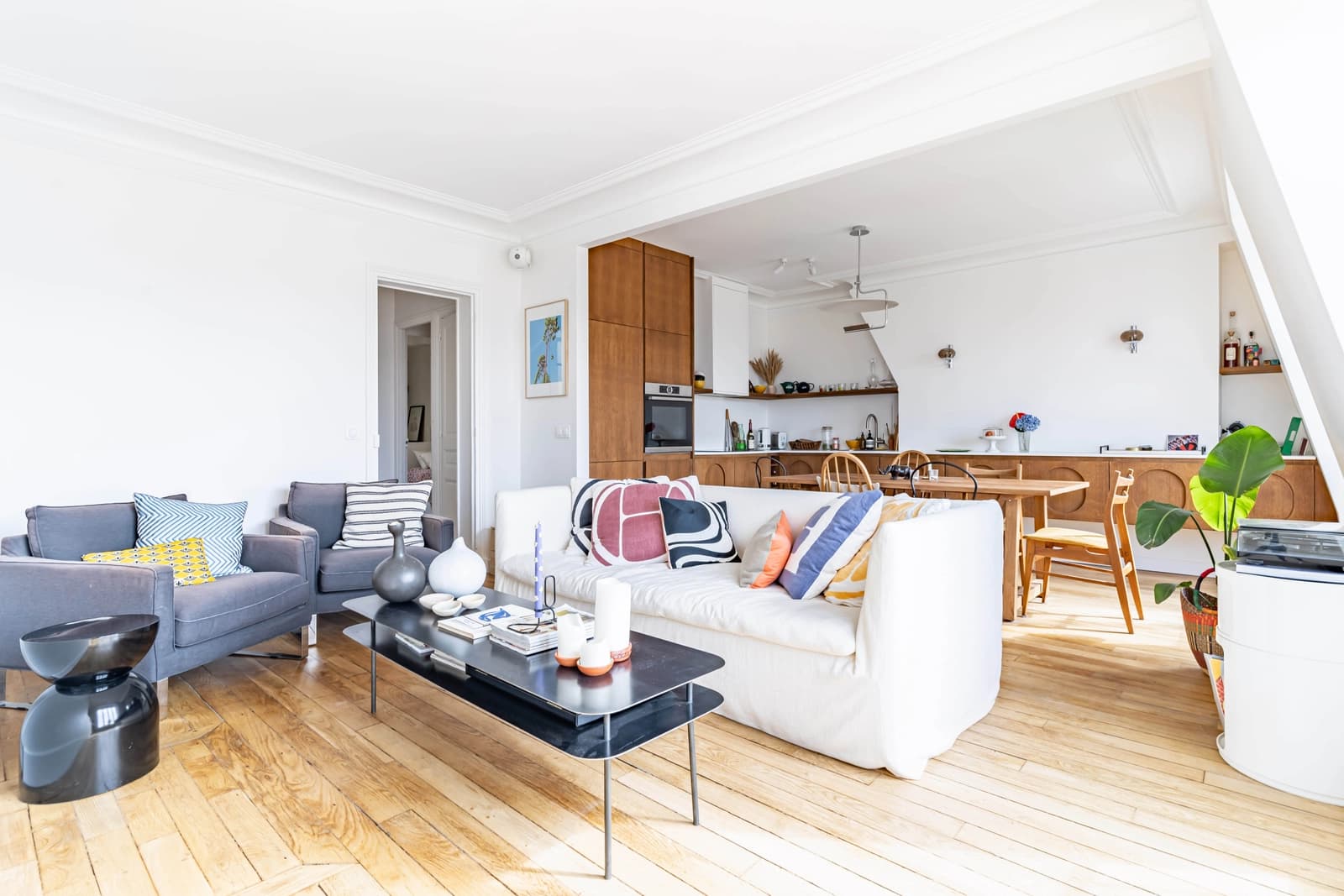 Living room in Beautiful apartment on the roofs of Paris - 1
