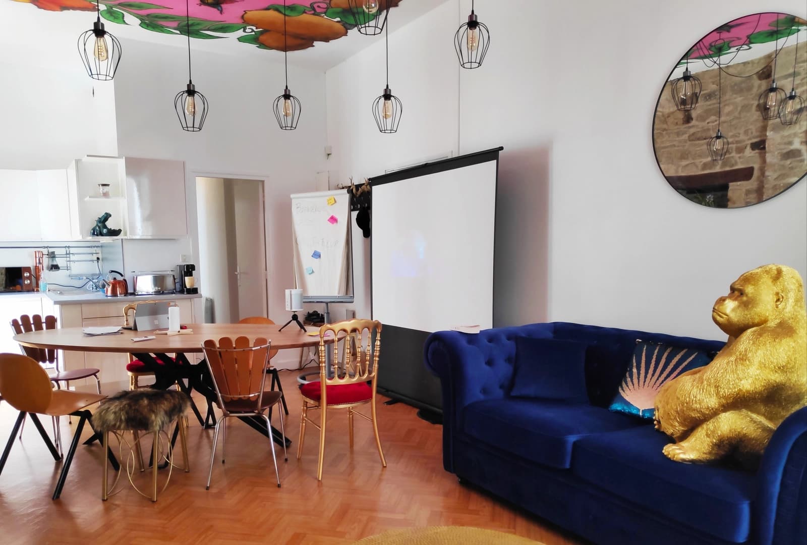 Living room in Old family apartment - Atypical & Artistic - 1