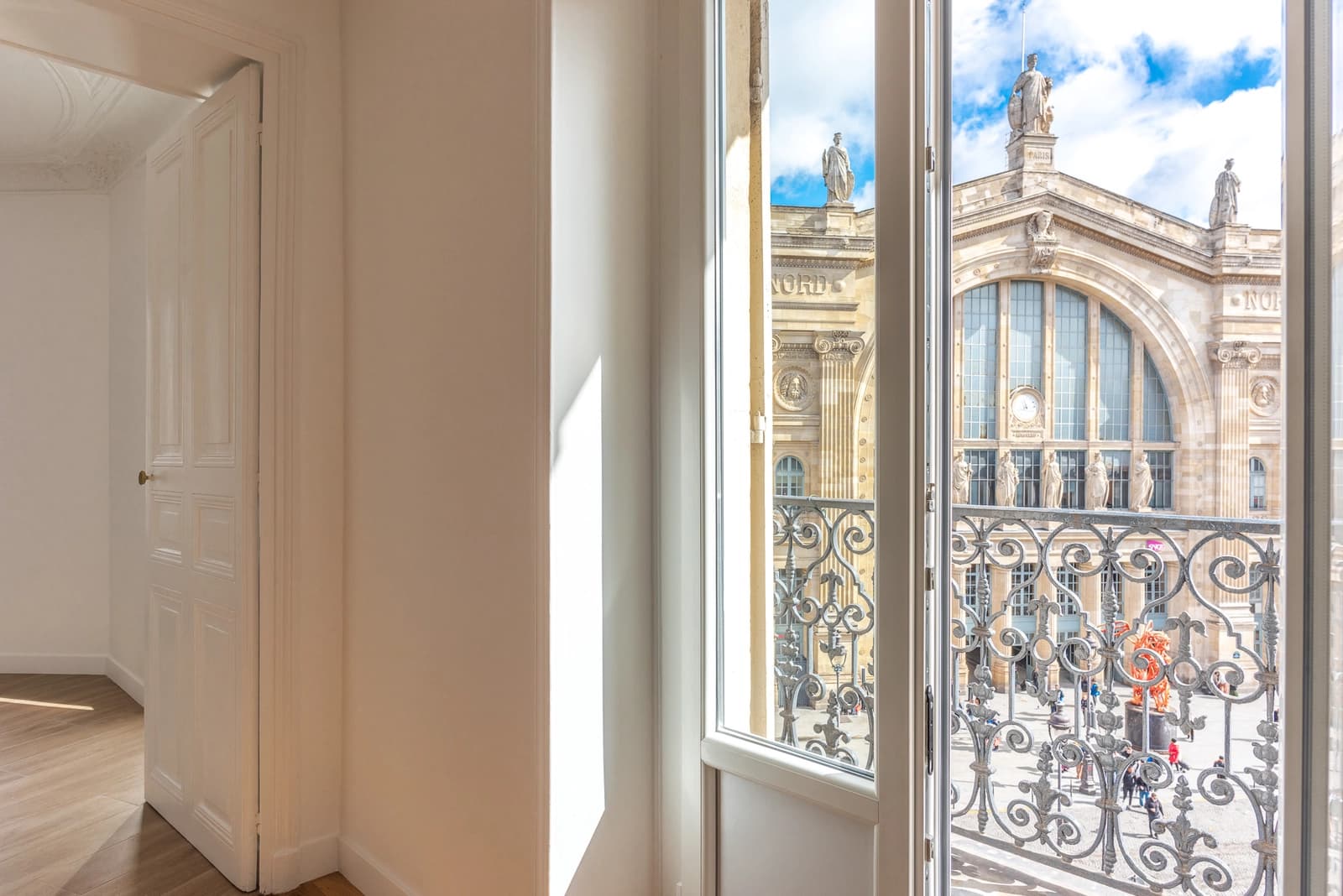 Space Haussmannien parisien offrant un panorama dégagé unique - 3