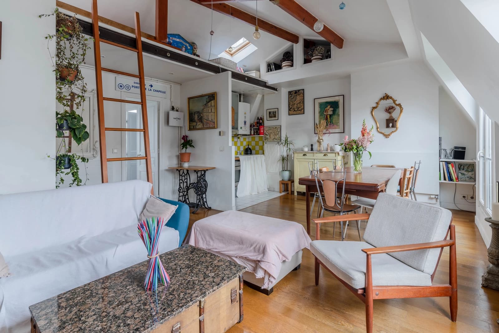 Salon dans Sur les toits de Montmartre, un panorama unique - 1