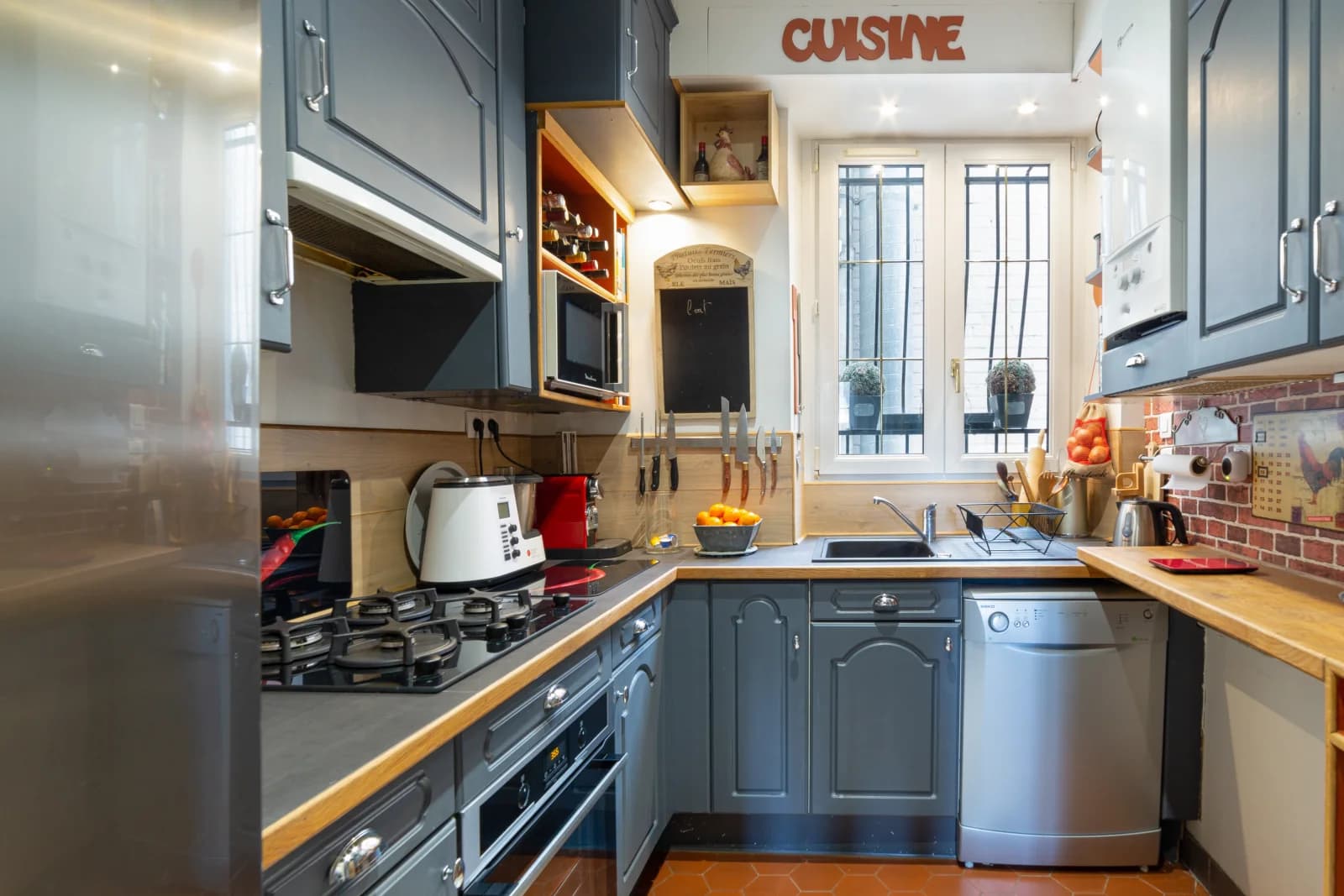 Cuisine dans Appartement lumineux offrant un panorama exceptionnel - 1
