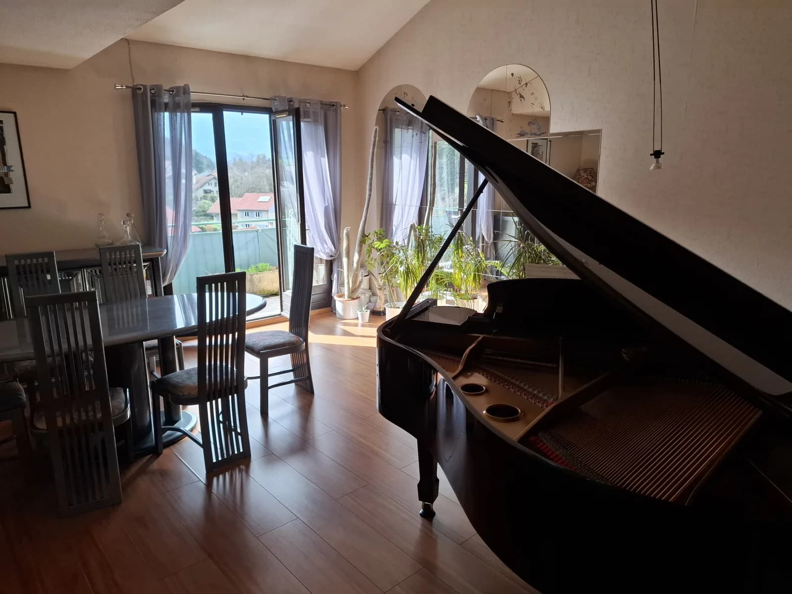 Espace Espace lumineux avec Piano à queue + accès cuisine - 1