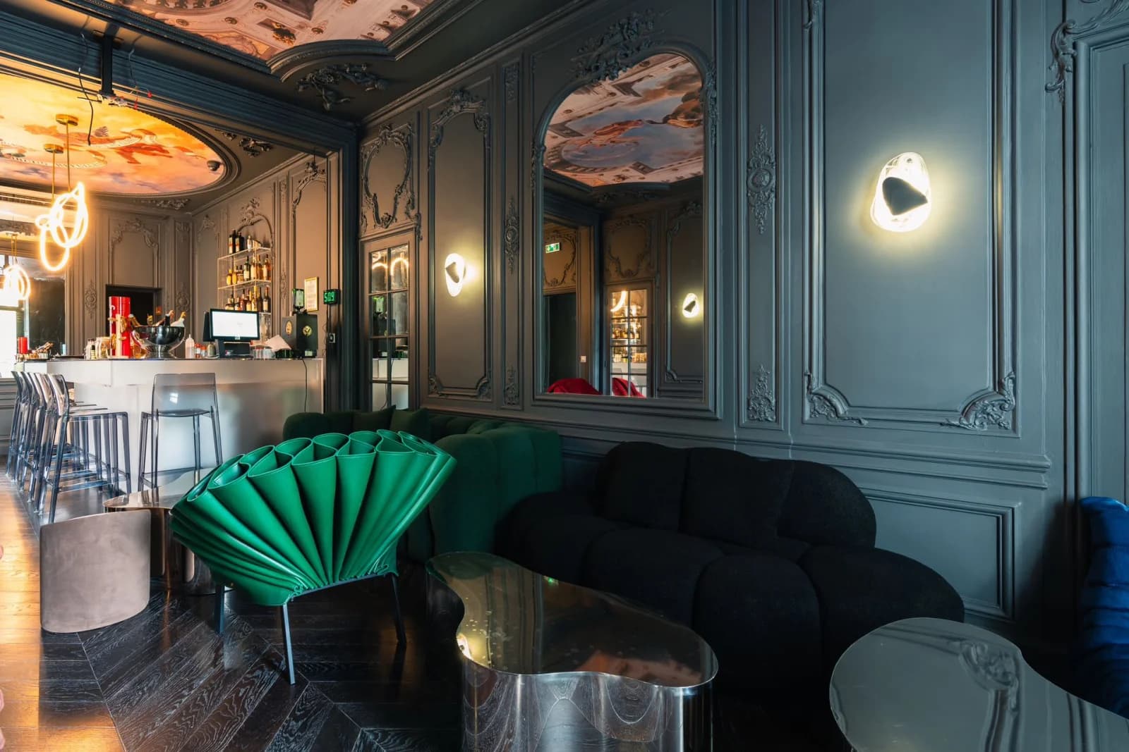 Space Parisian Speakeasy bar hidden in the Place de la Bastille - 1