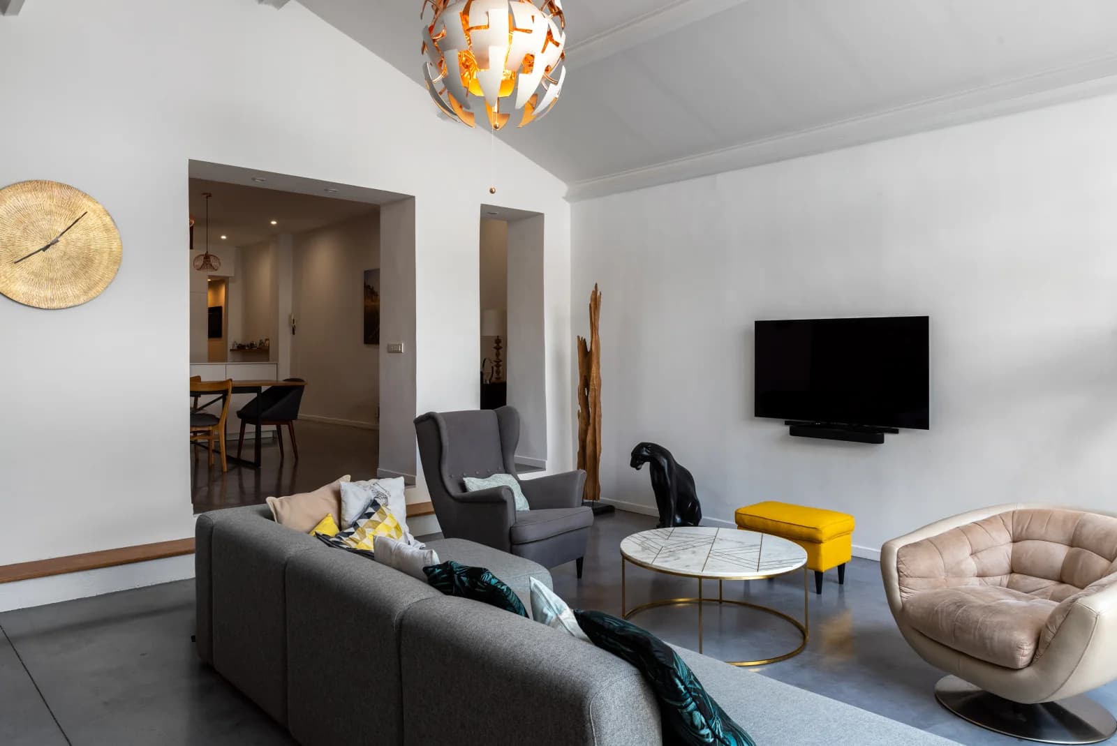 Salon dans Loft de charme avec son patio verdoyant et intimiste - 1