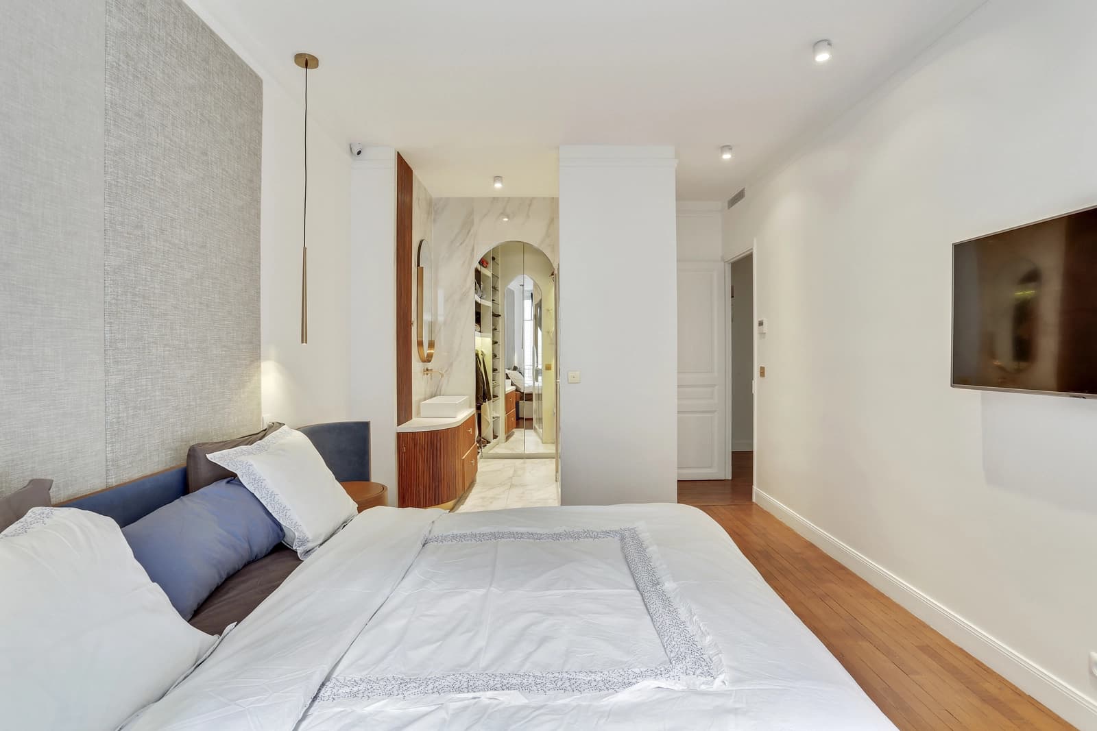 Chambre dans Logement design avec vue privilégiée sur la Tour Eiffel - 1