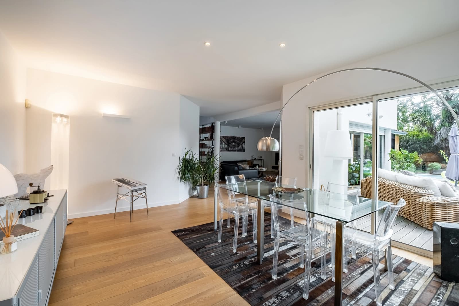 Meeting room in Warm, contemporary architect-designed house - 1