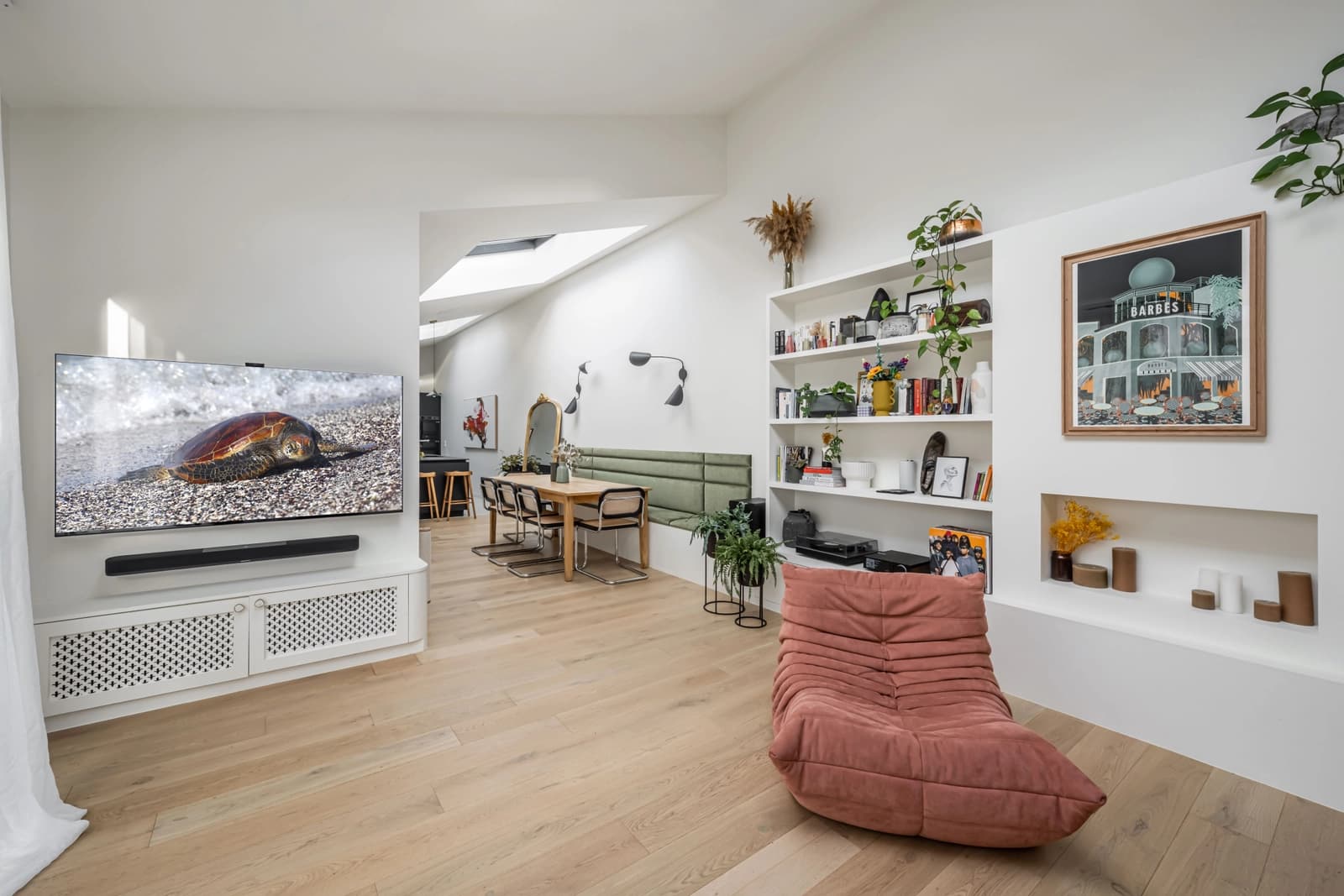 Space Atypical, uncluttered loft with lots of light - 2