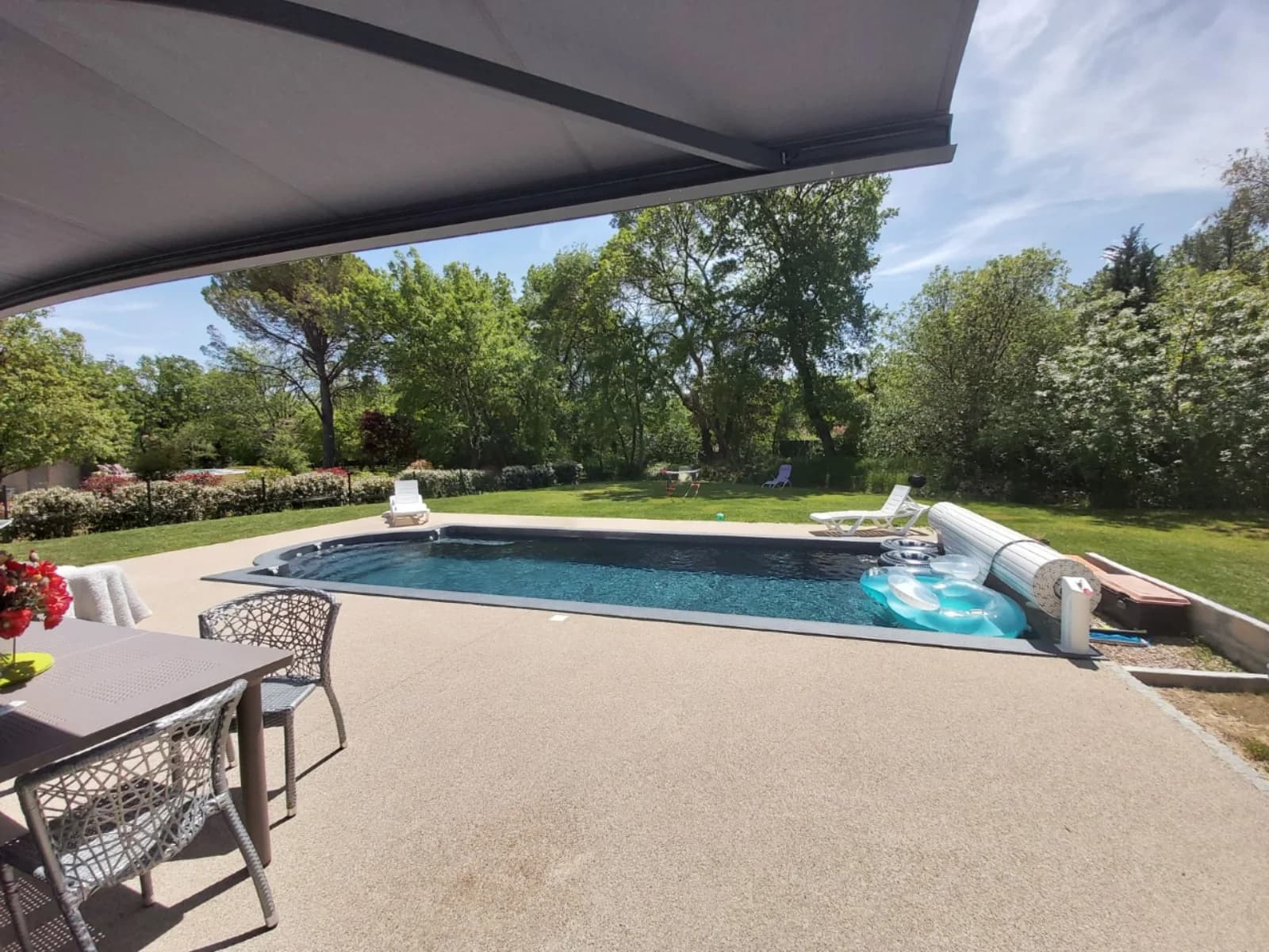Salle de réunion dans Villa paisible avec sa piscine rafraîchissante - 1