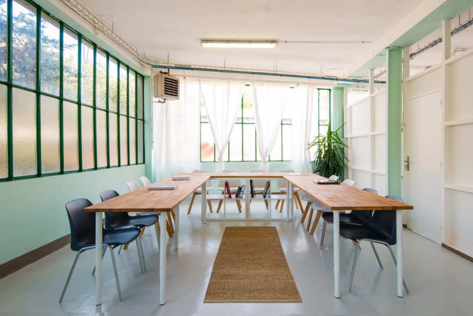 Espace Salle atelier entourée de verrières - 0