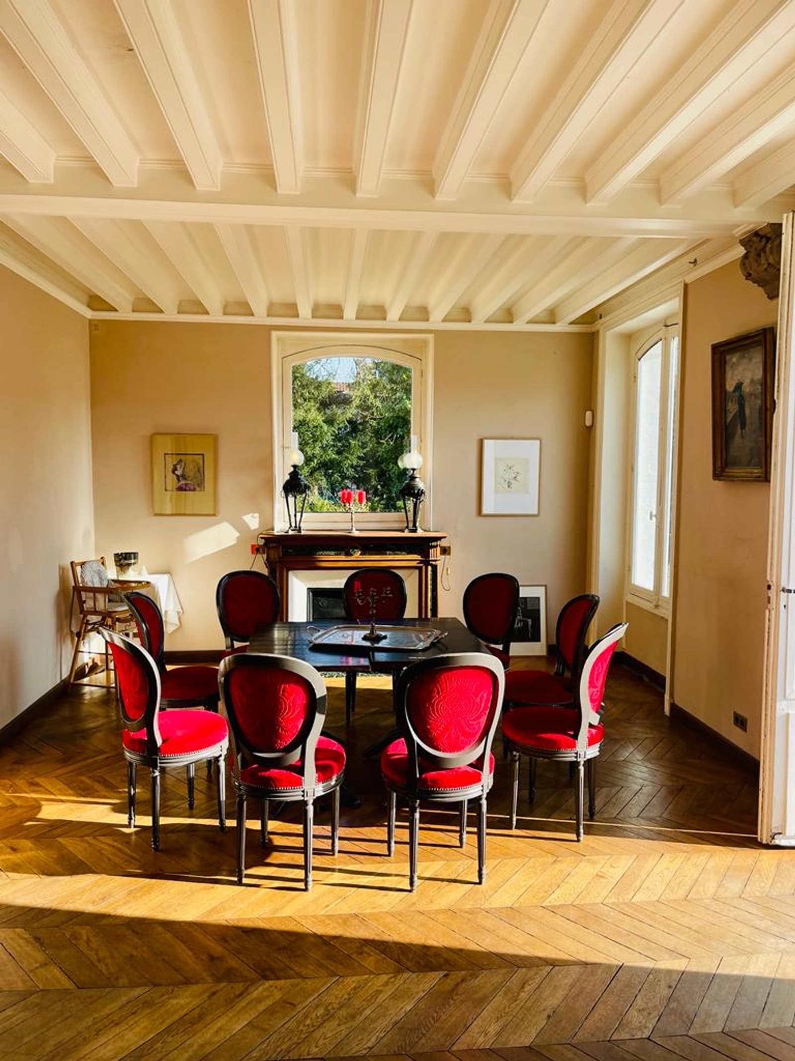 Meeting room in A meeting on the banks of the Seine - 0