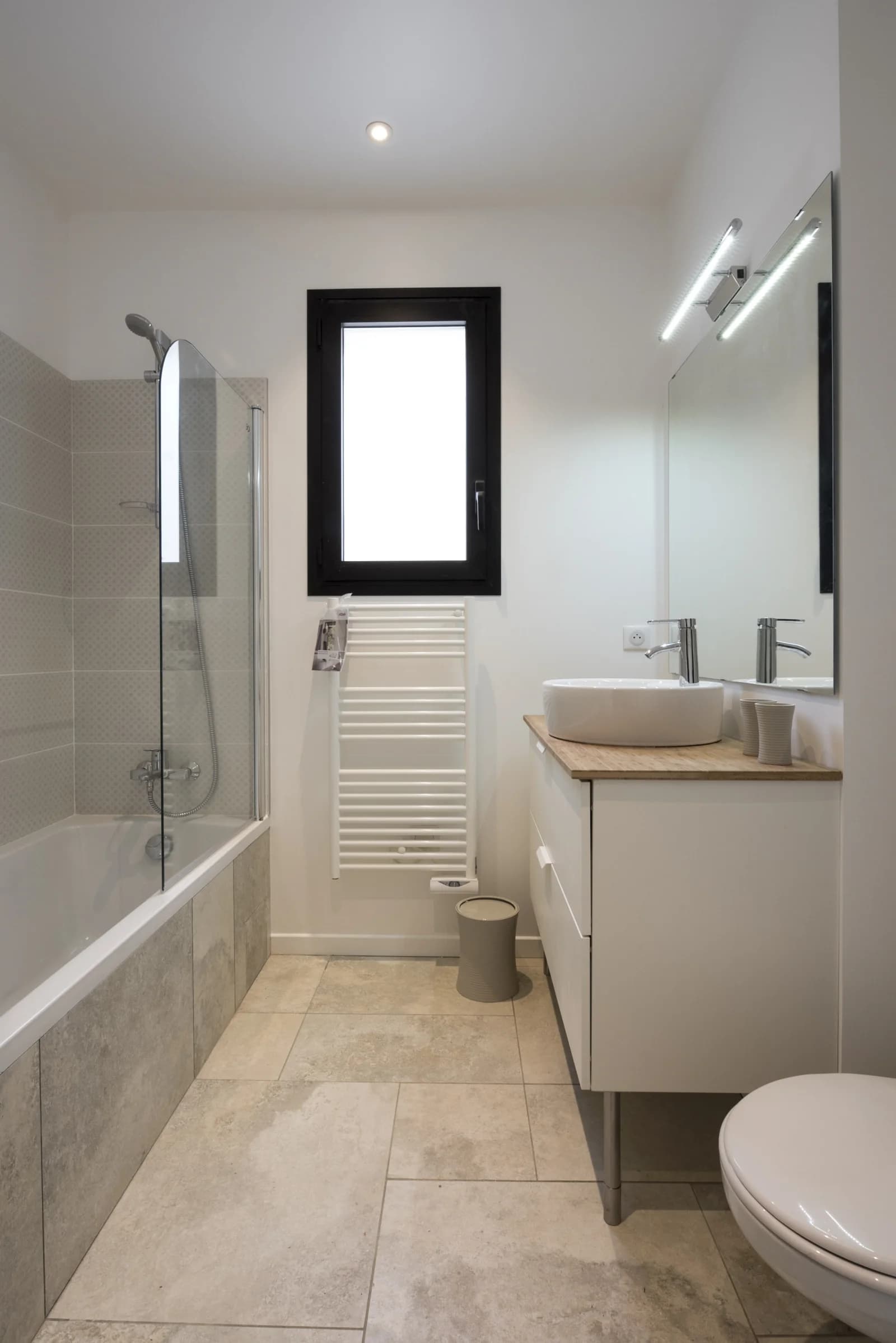 Salle de bain dans Villa à Cassis offrant une vue réellement exceptionnelle - 1