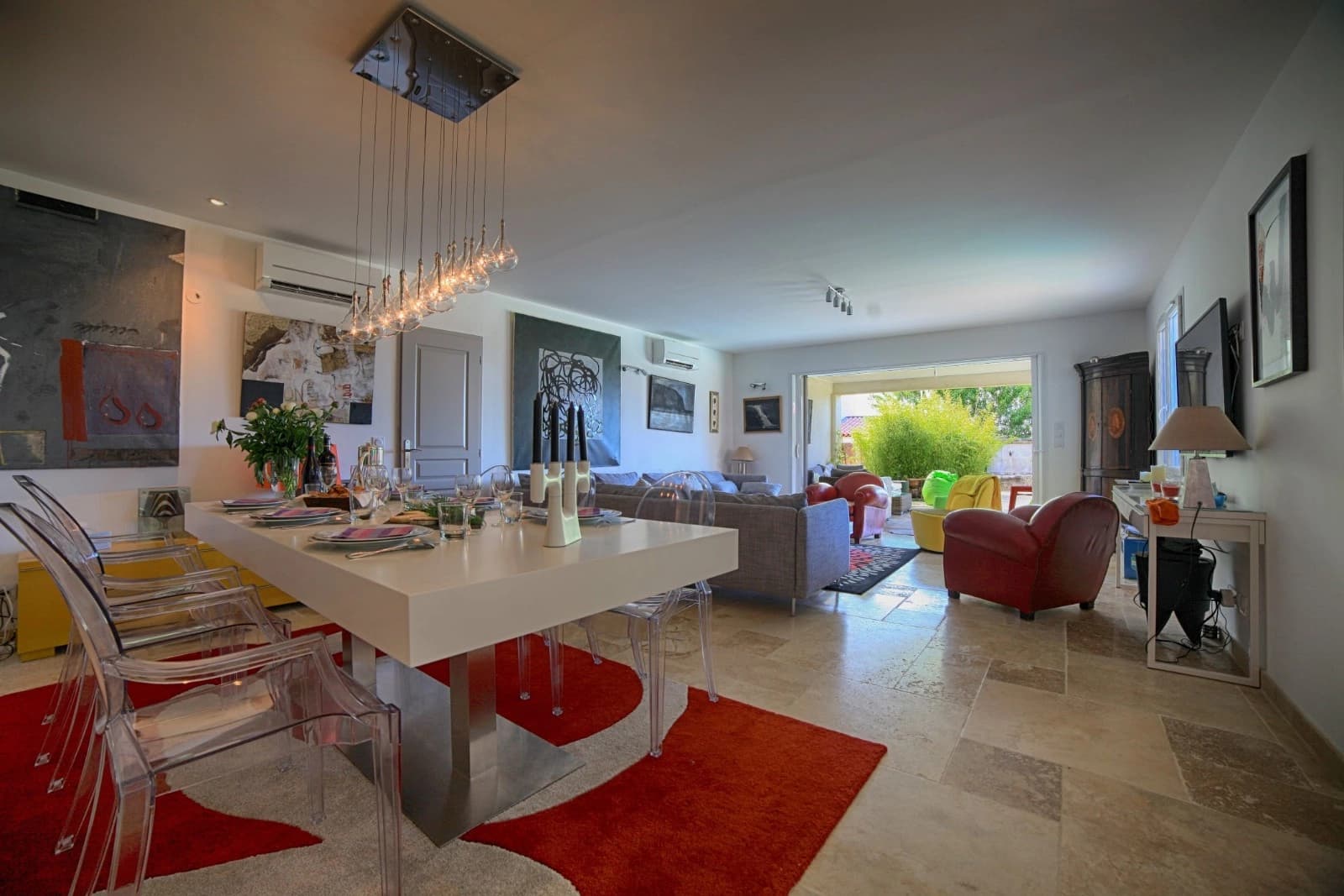 Salle de réunion dans Provence: villa design spacieuse et lumineuse - 1