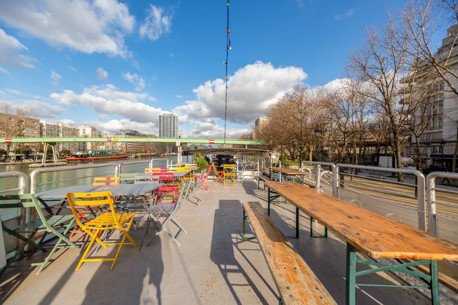 Salle de réunion dans Péniche parisienne adaptable à tous vos événements - 1