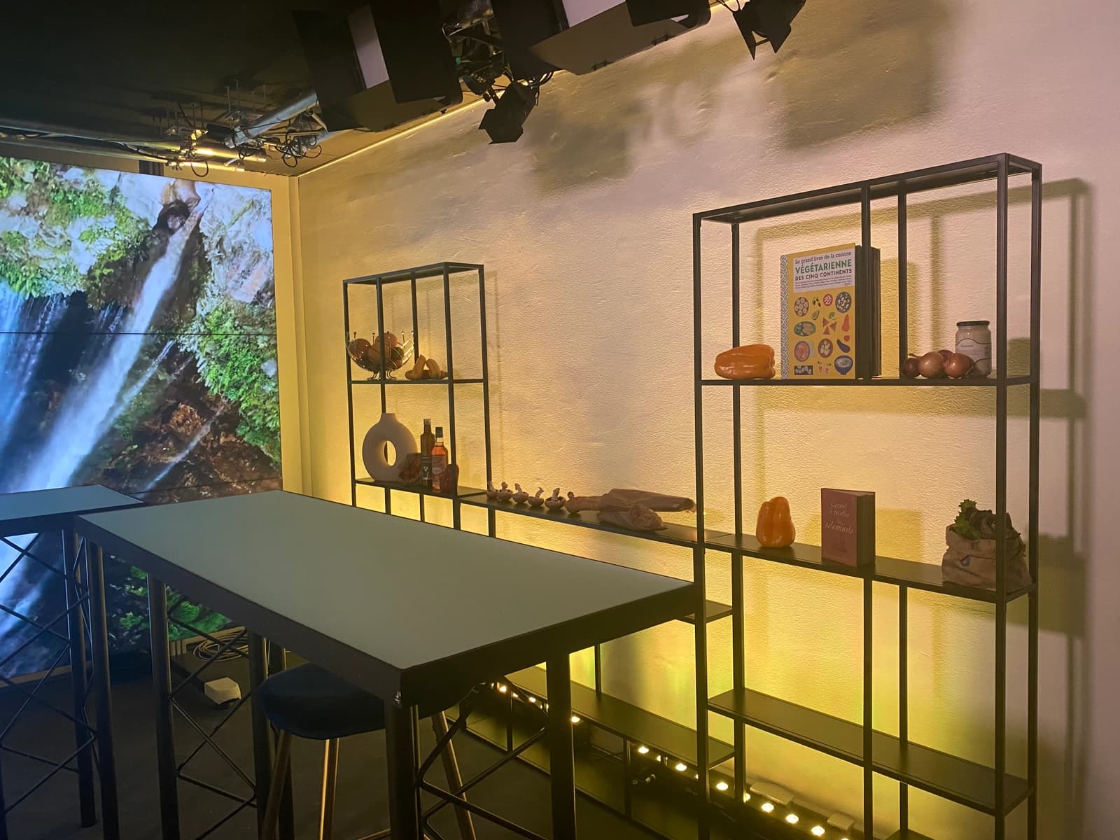 Meeting room in Fully equipped shooting studio - 1
