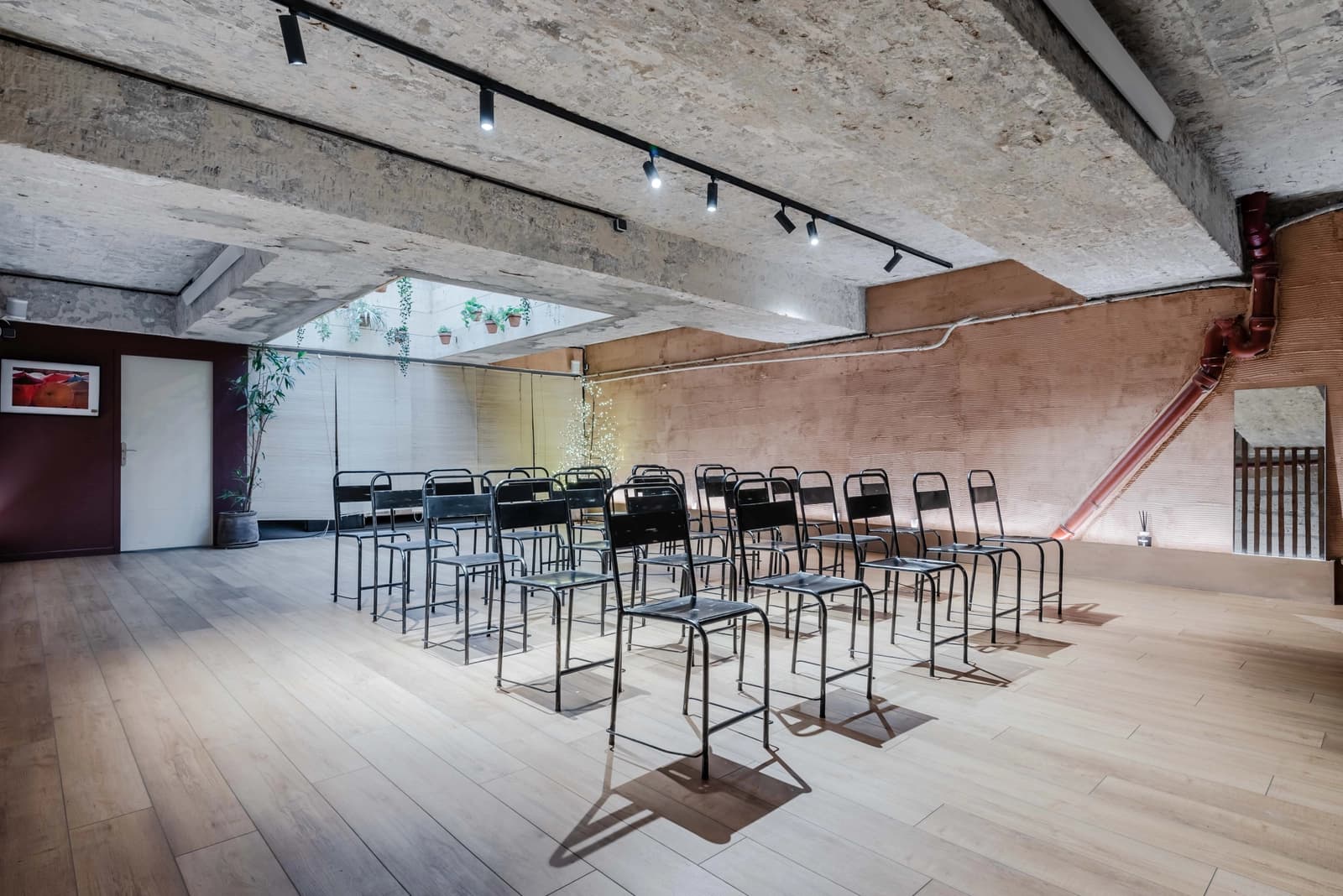 Salle de réunion dans Batignolles: lieu superbe (boutique-concept & resto) - 1