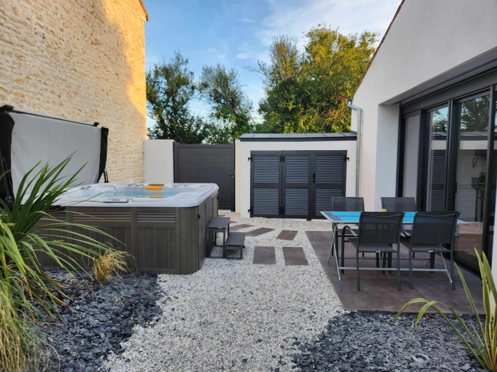 Espace Petit cocon avec jacuzzi privatif - 0