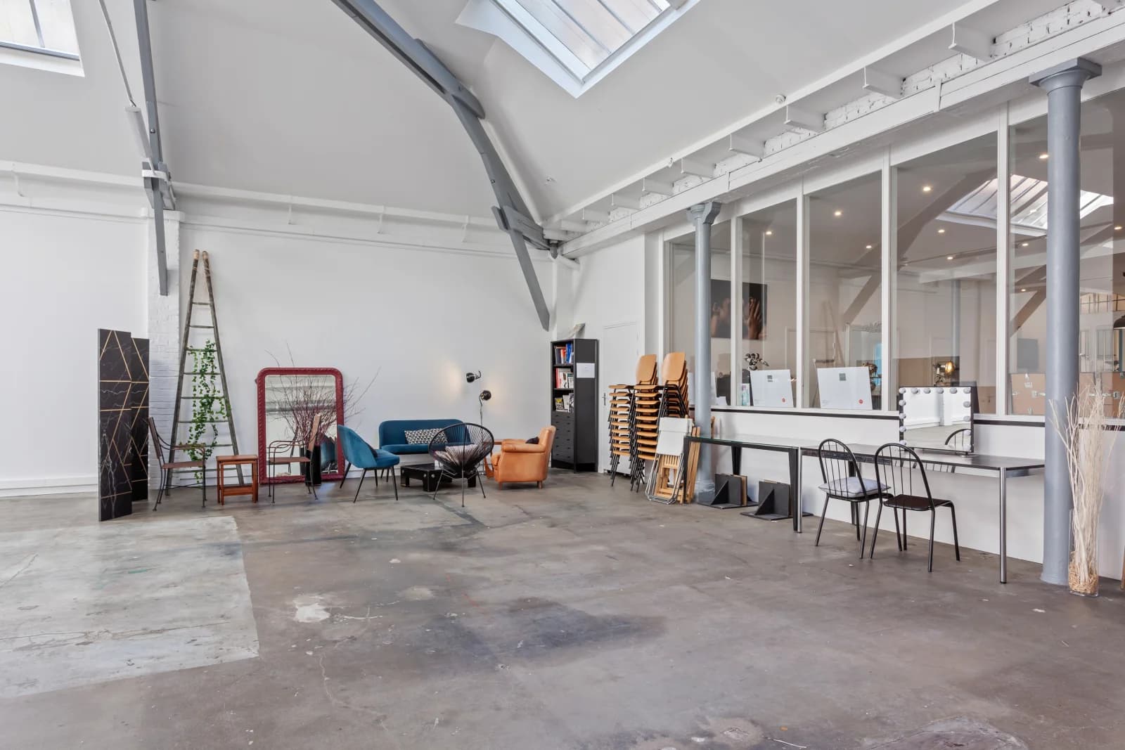 Meeting room in Nathalie's Studio - 1
