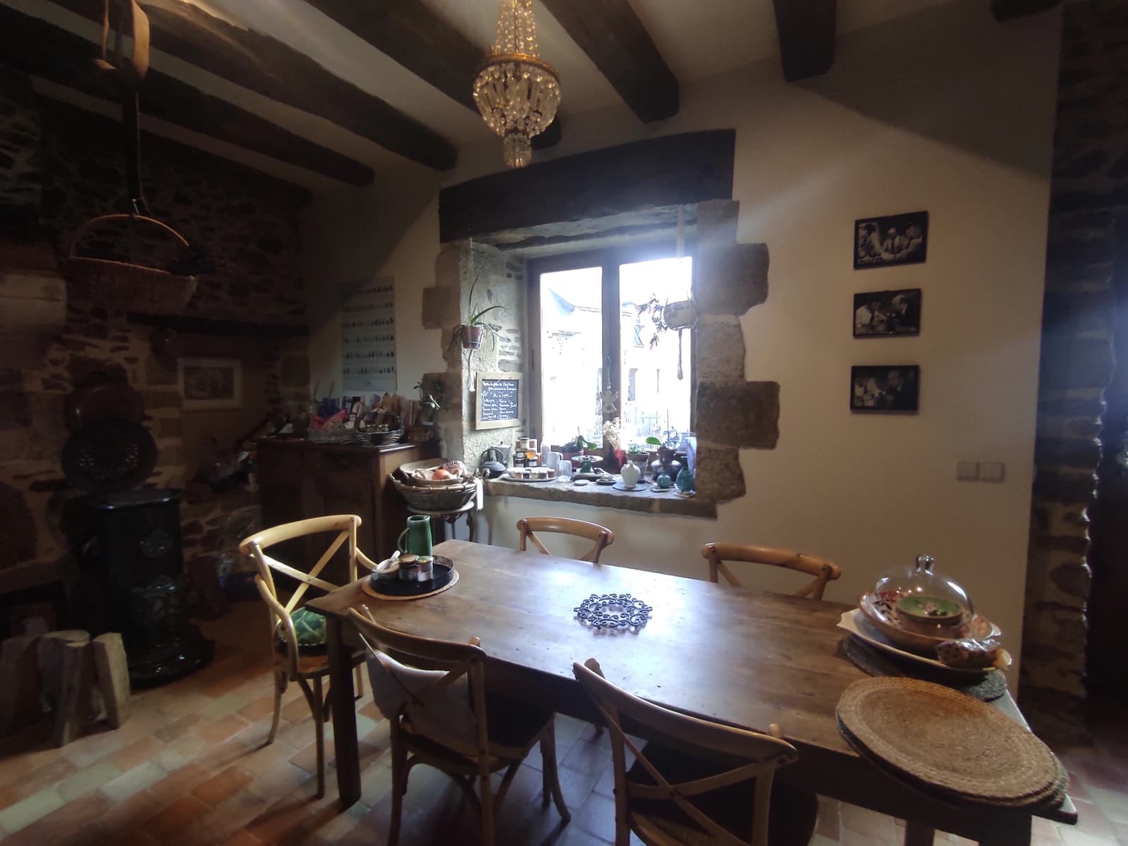 Espace Ferme bretonne rénovée avec cuisine moderne - 3