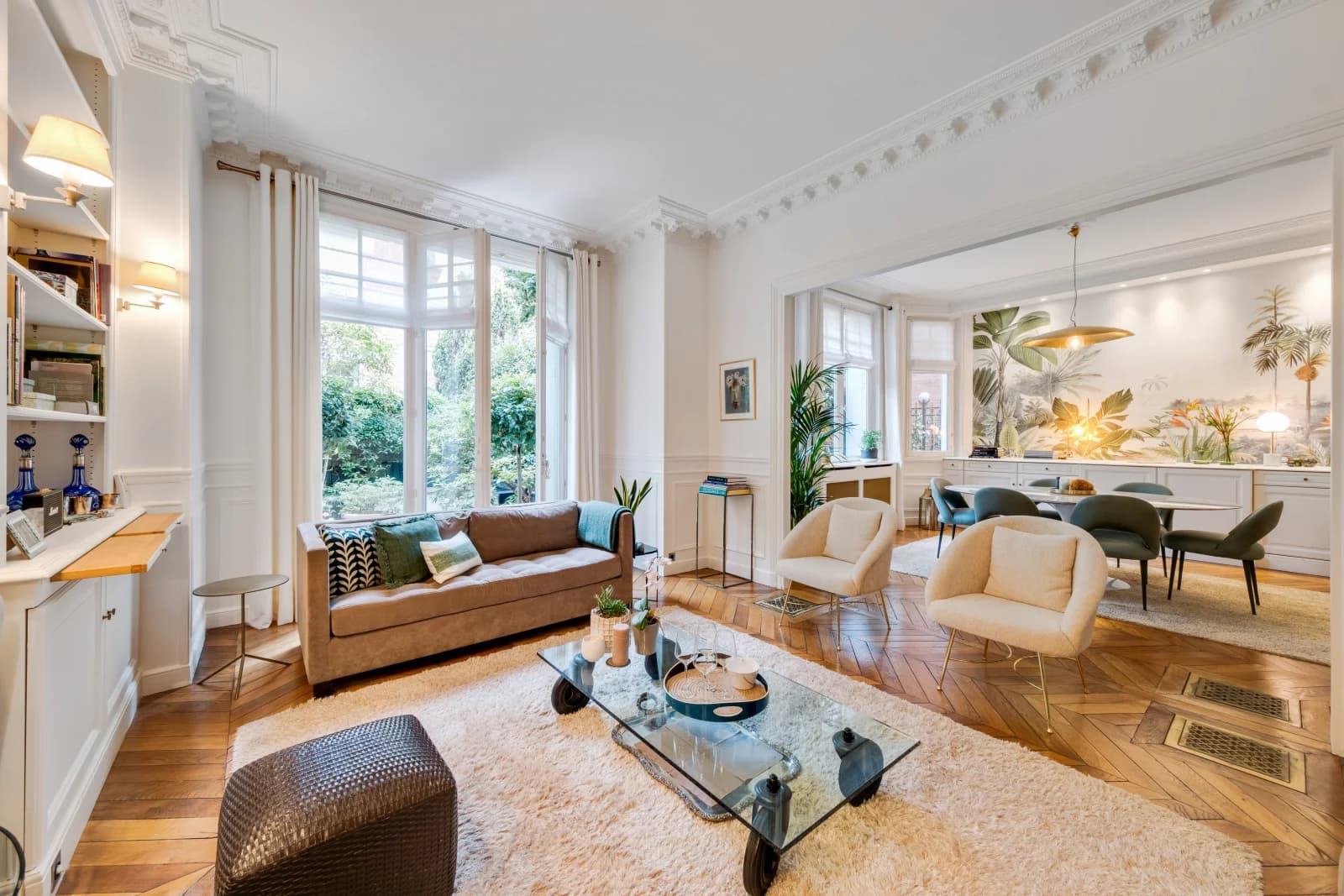 Salon dans Neuilly: hôtel particulier avec son jardin secret - 1