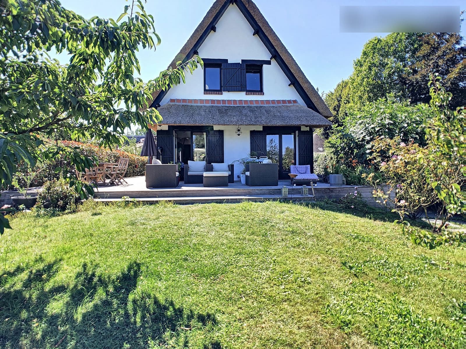 Salle de réunion dans Maison au toit de chaume, un charme rustique authentique - 1