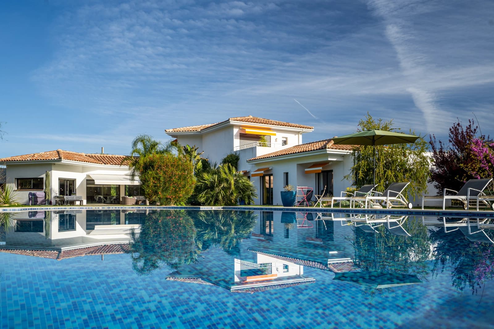 Salle de réunion dans Demeure de charme agrémentée d'une piscine scintillante - 1