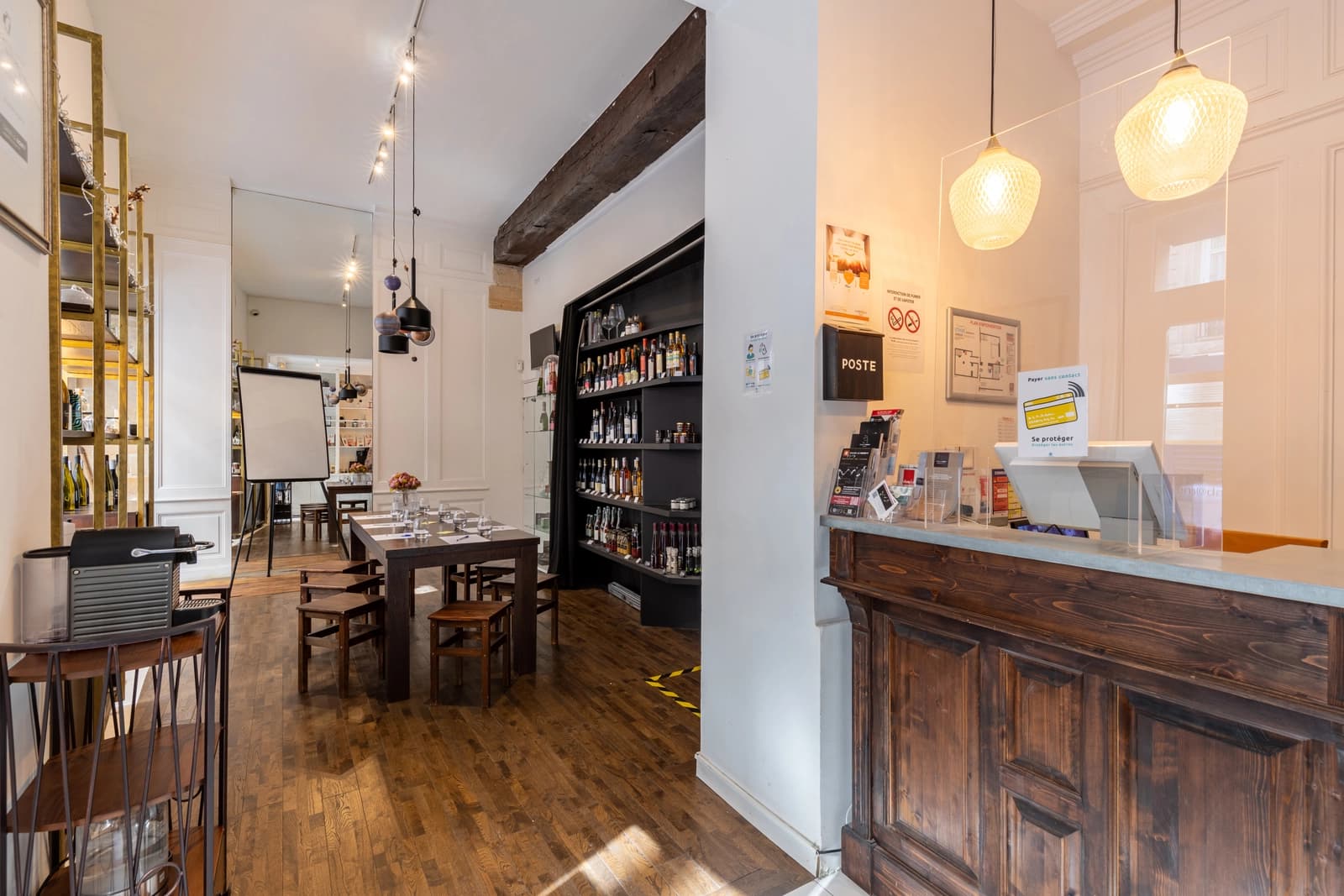 Kitchen in Unusual space with dark room - 1