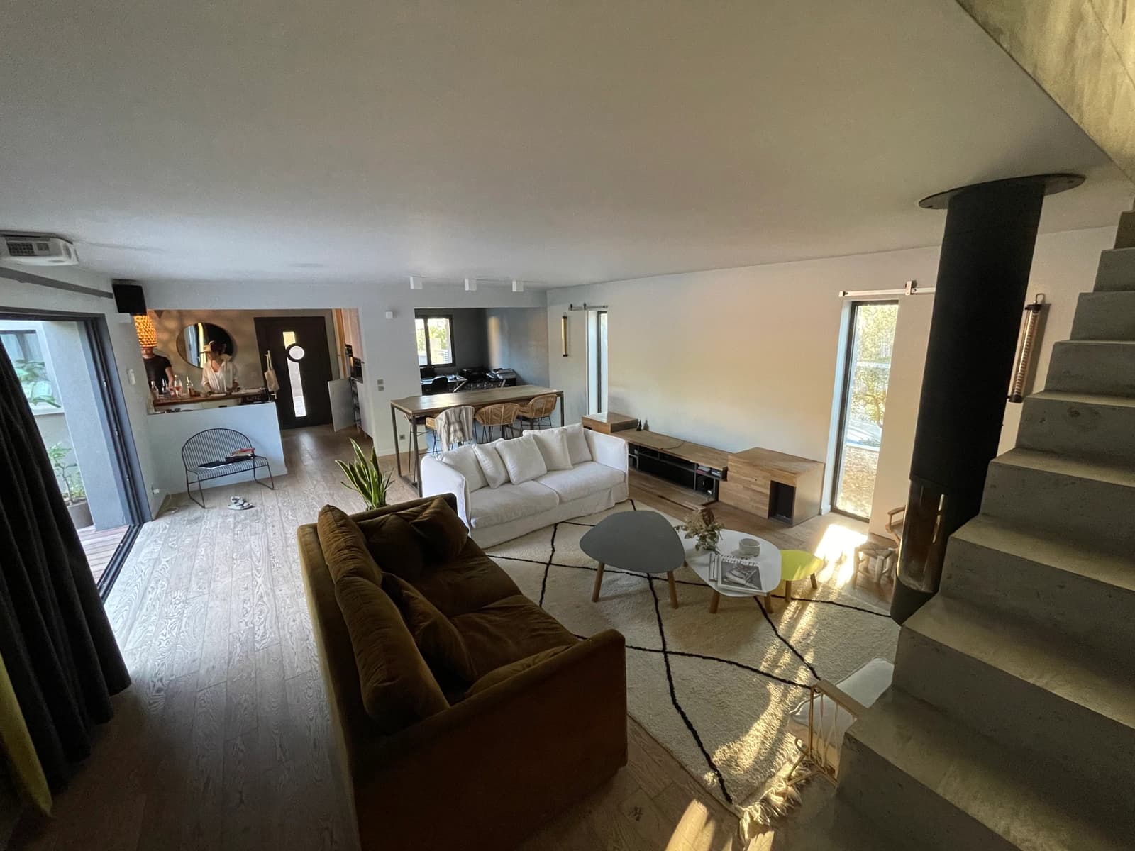 Salon dans Espace des Alpines: un lieu de charme montagnard - 1