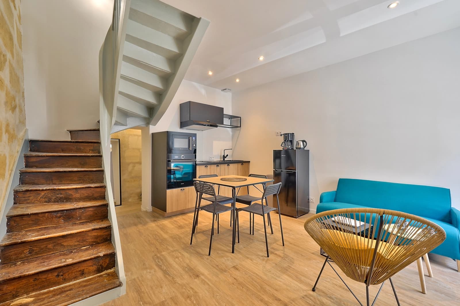 Salle de réunion dans Petite demeure au charme rustique de la pierre et du bois - 1