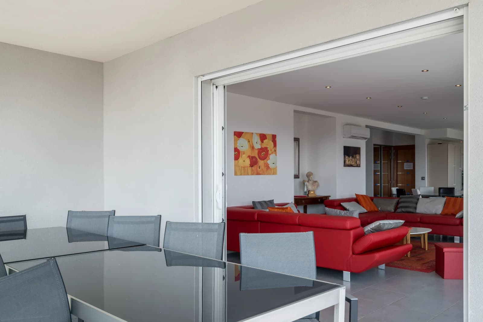 Espace Villa moderne avec vue époustouflante et piscine - 3