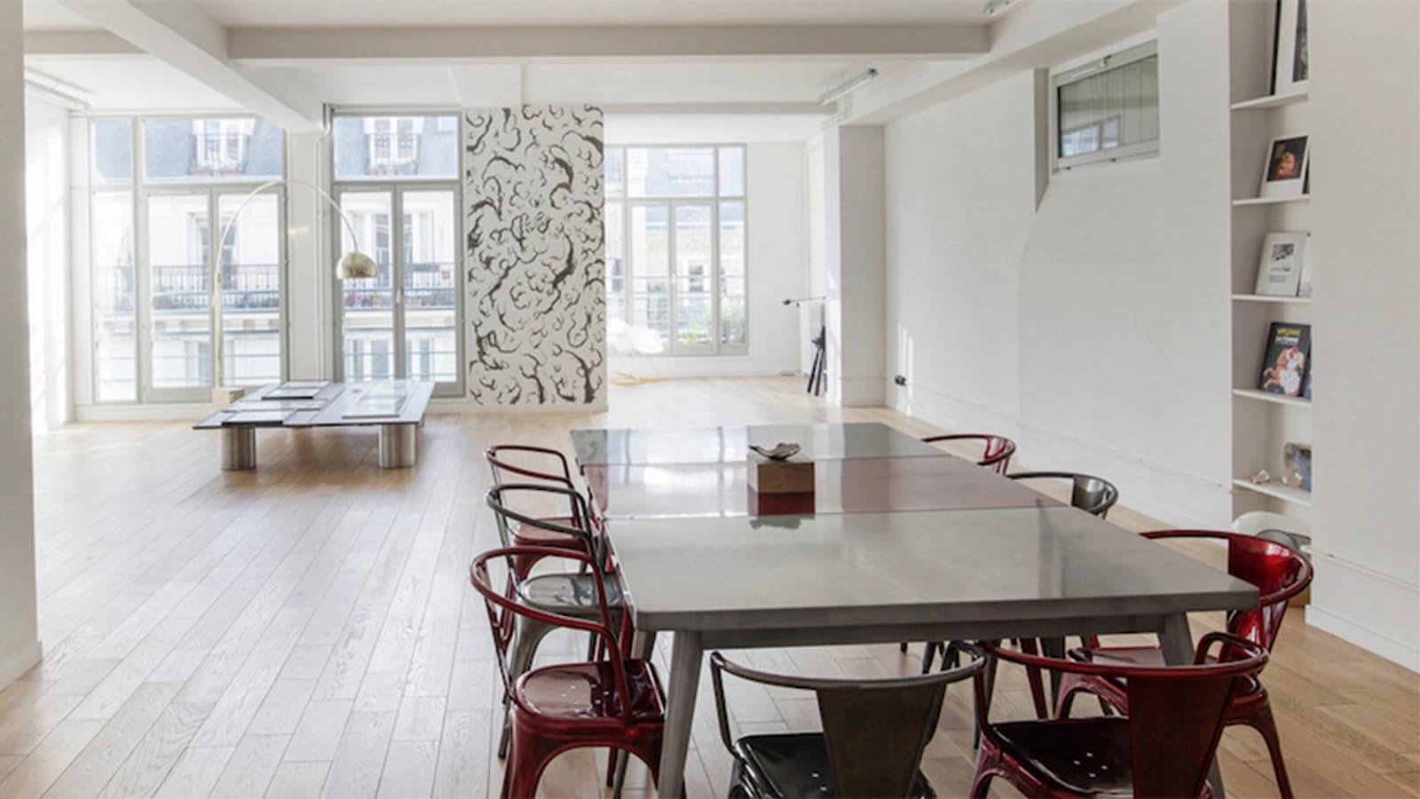 Salle de réunion dans Loft galerie style années 30, vue toits de Paris - 1