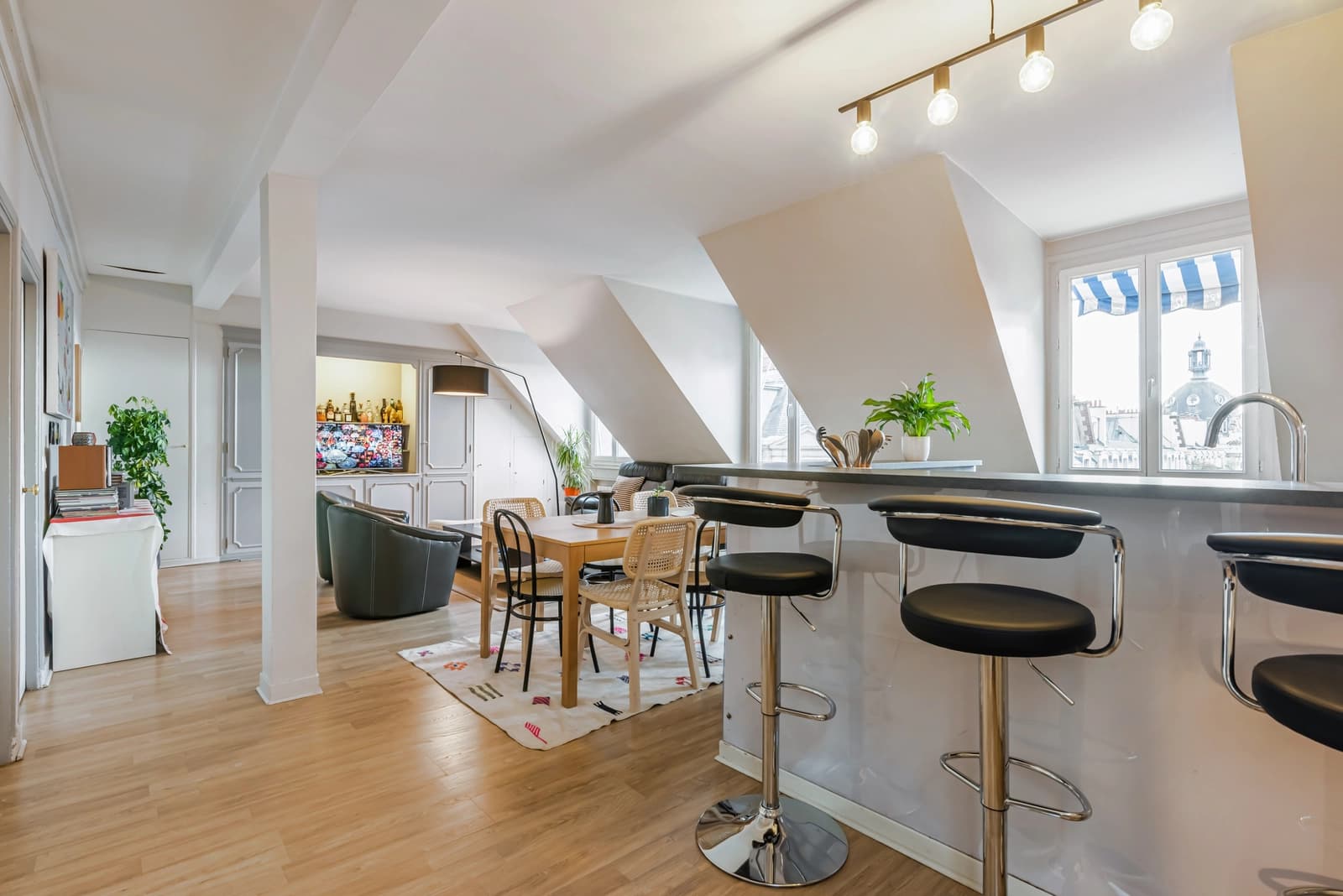 Espace Logement contemporain et clair au centre de la capitale - 0