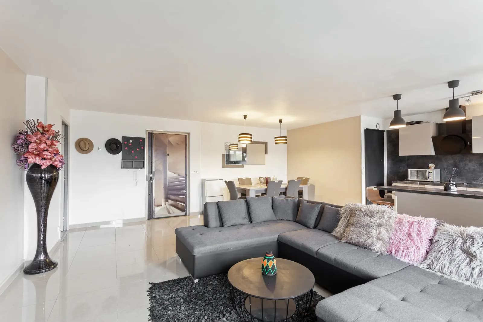 Living room in Modern, cozy apartment for working - 1