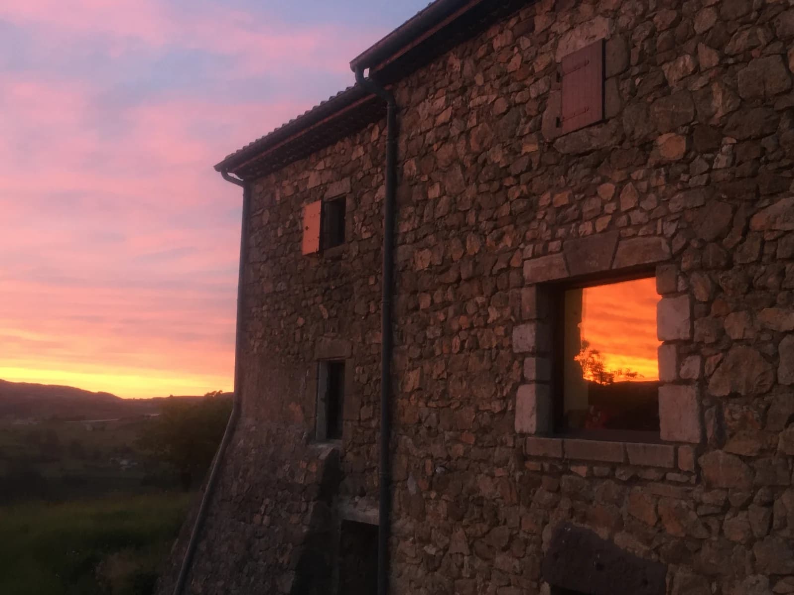 Corps de ferme authentique au coeur de l'Ardèche Verte