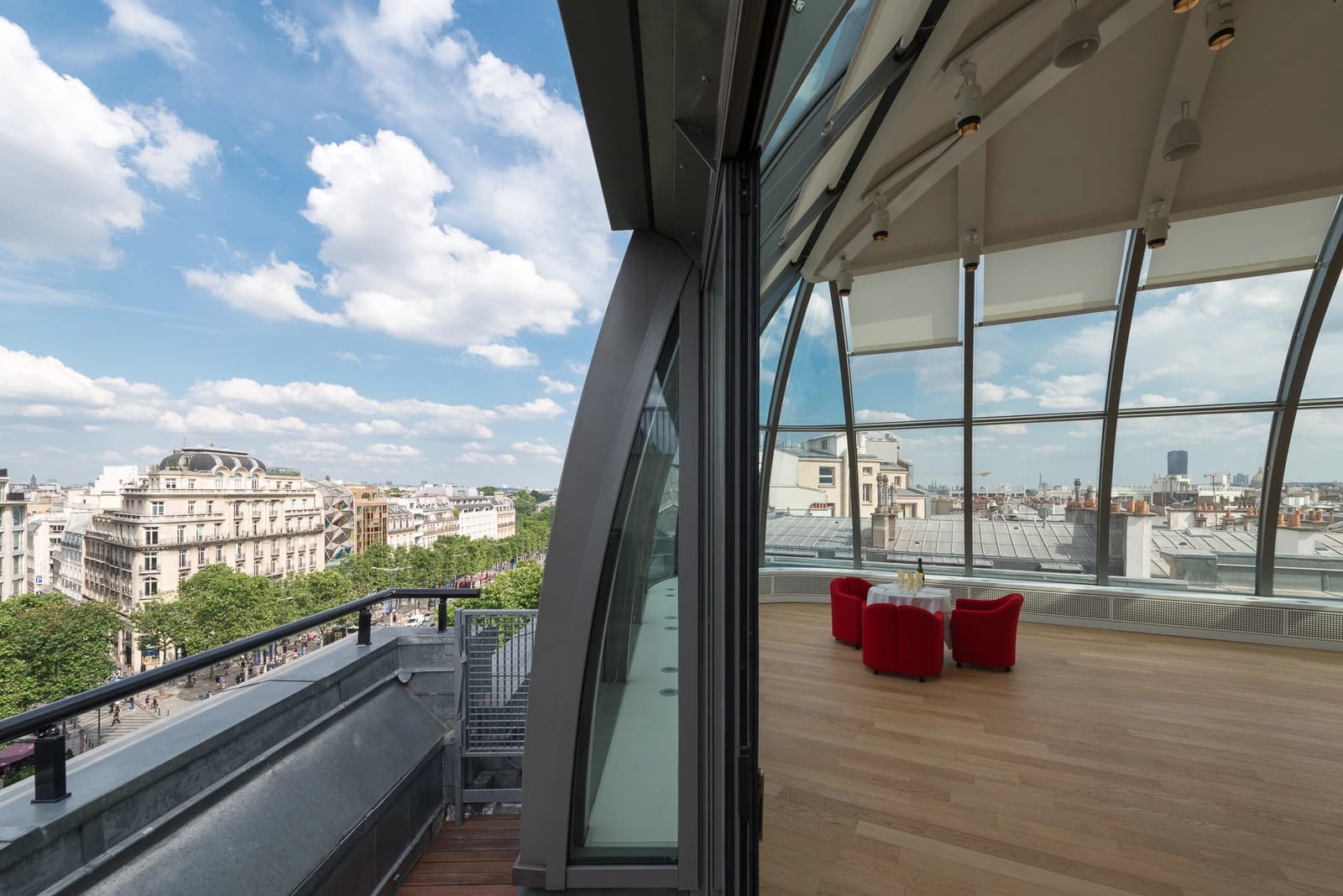 Living room in Rooftop Champs-Elysées - view over Paris - 1