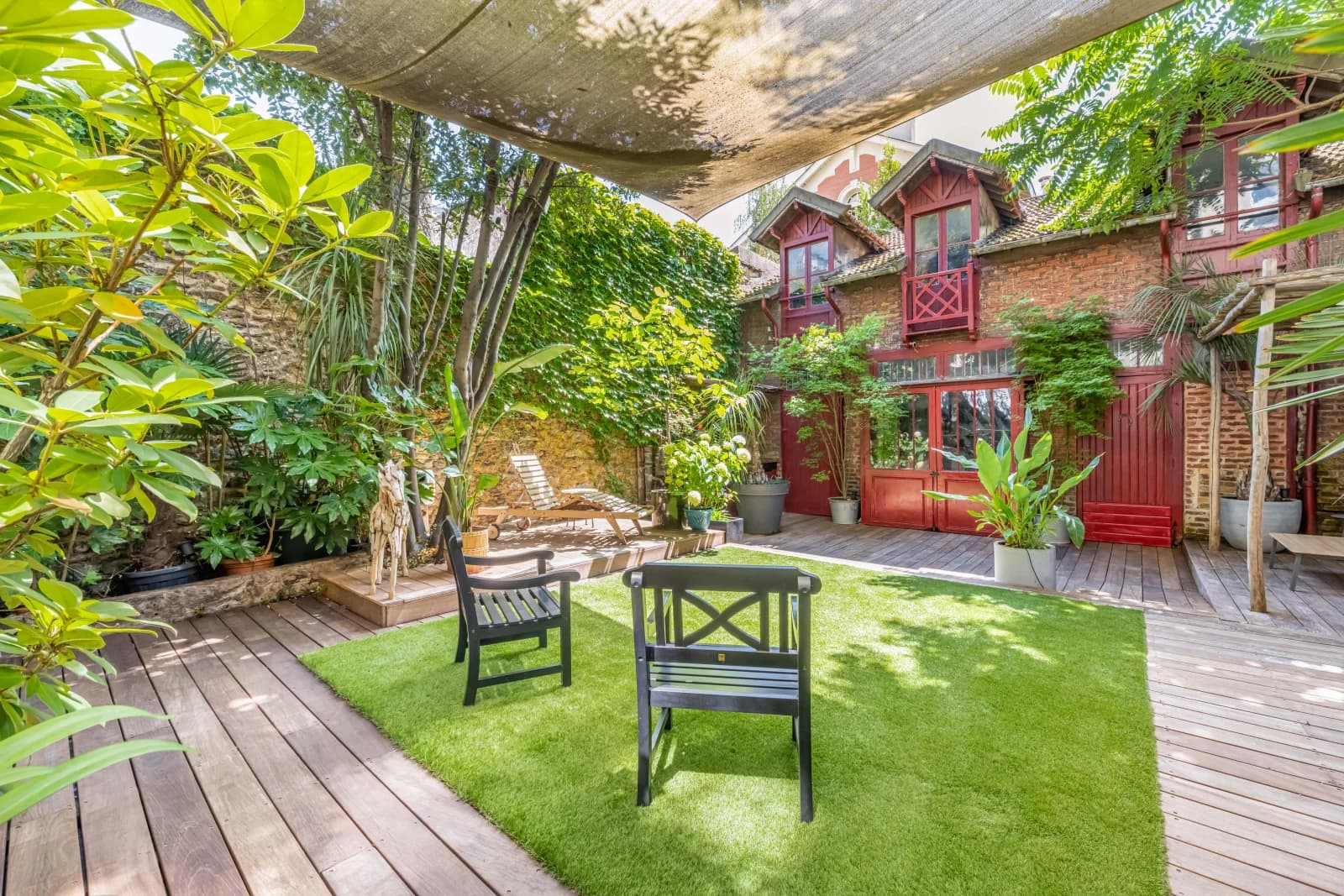 Les Jardins: une oasis de verdure et de tranquillité