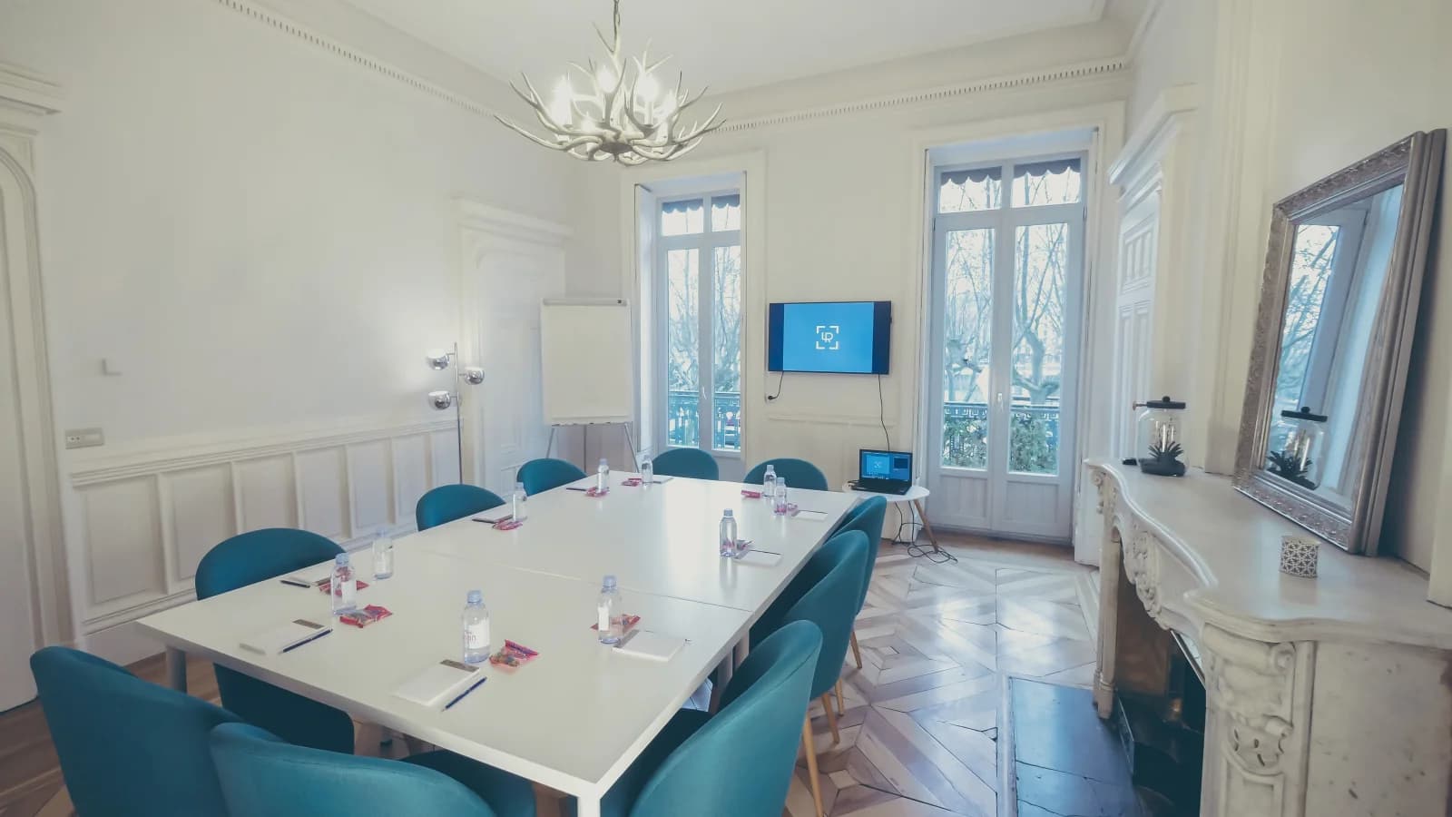 Salle de réunion dans L'espace studieux et calme de l'appartement connecté - 1