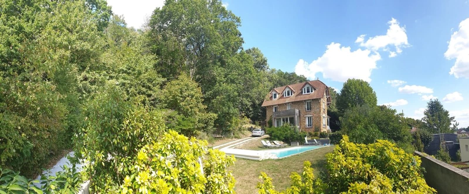 Espace Maison avec vue sur la forêt et piscine - 4