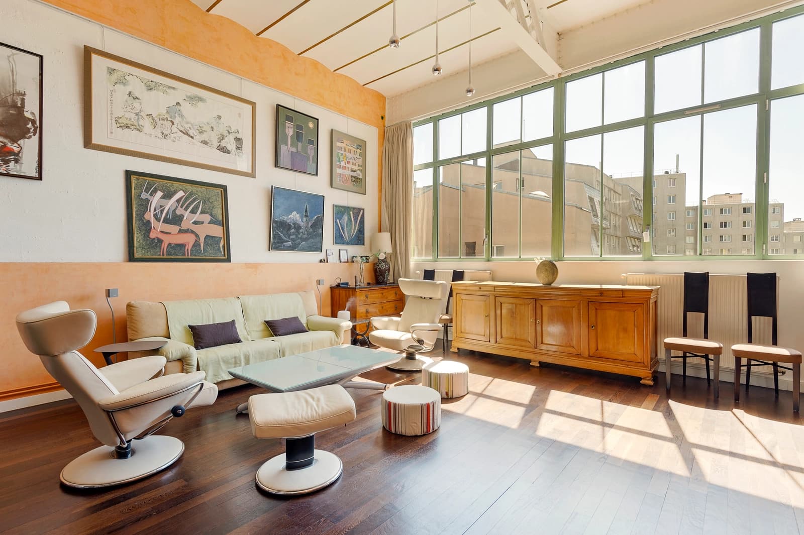 Salon dans Grand loft et son rooftop offrant une vue sur Paris - 1