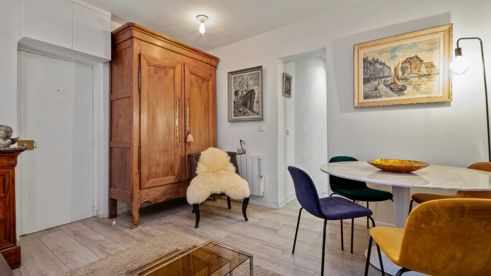 Salon dans Petit appartement plein de charme au coeur de Montmartre - 1